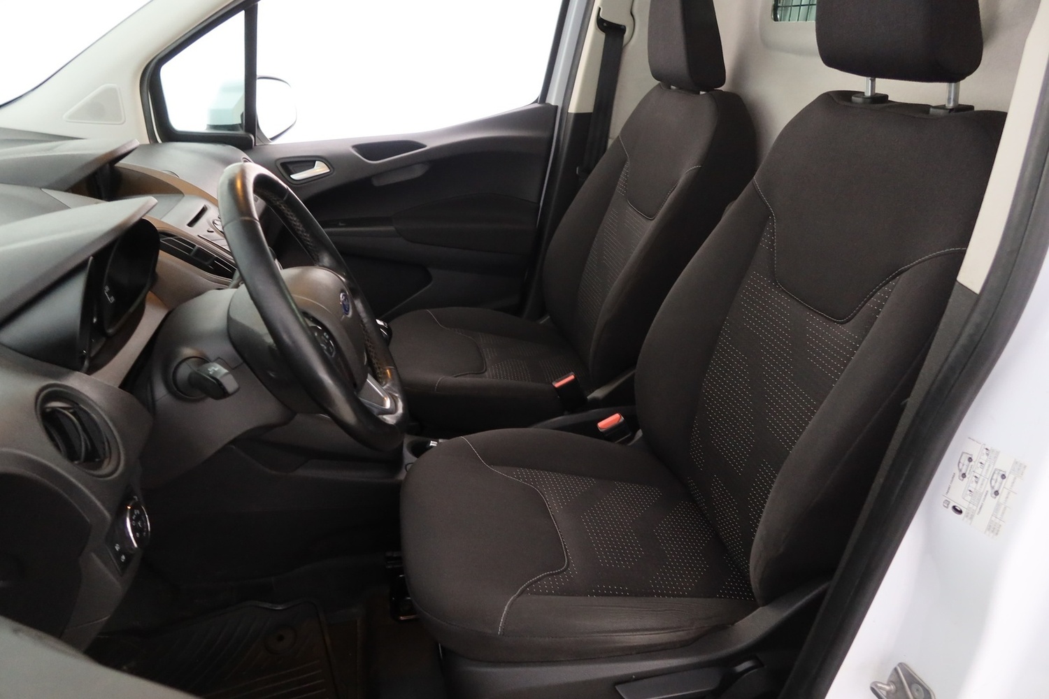 Ford Transit Courier vaihtoauto