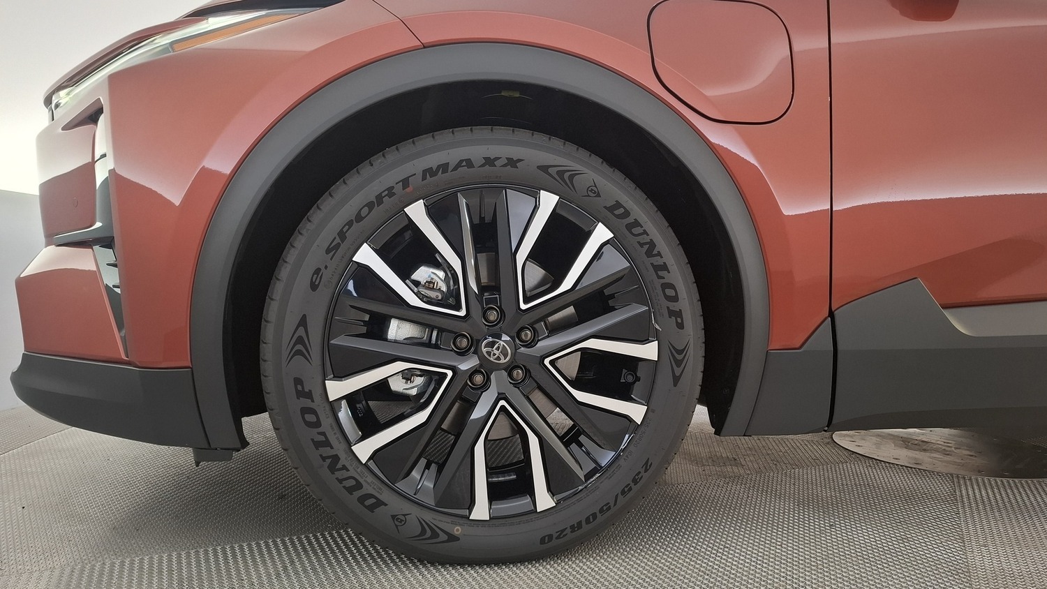 Toyota C-HR+ vaihtoauto
