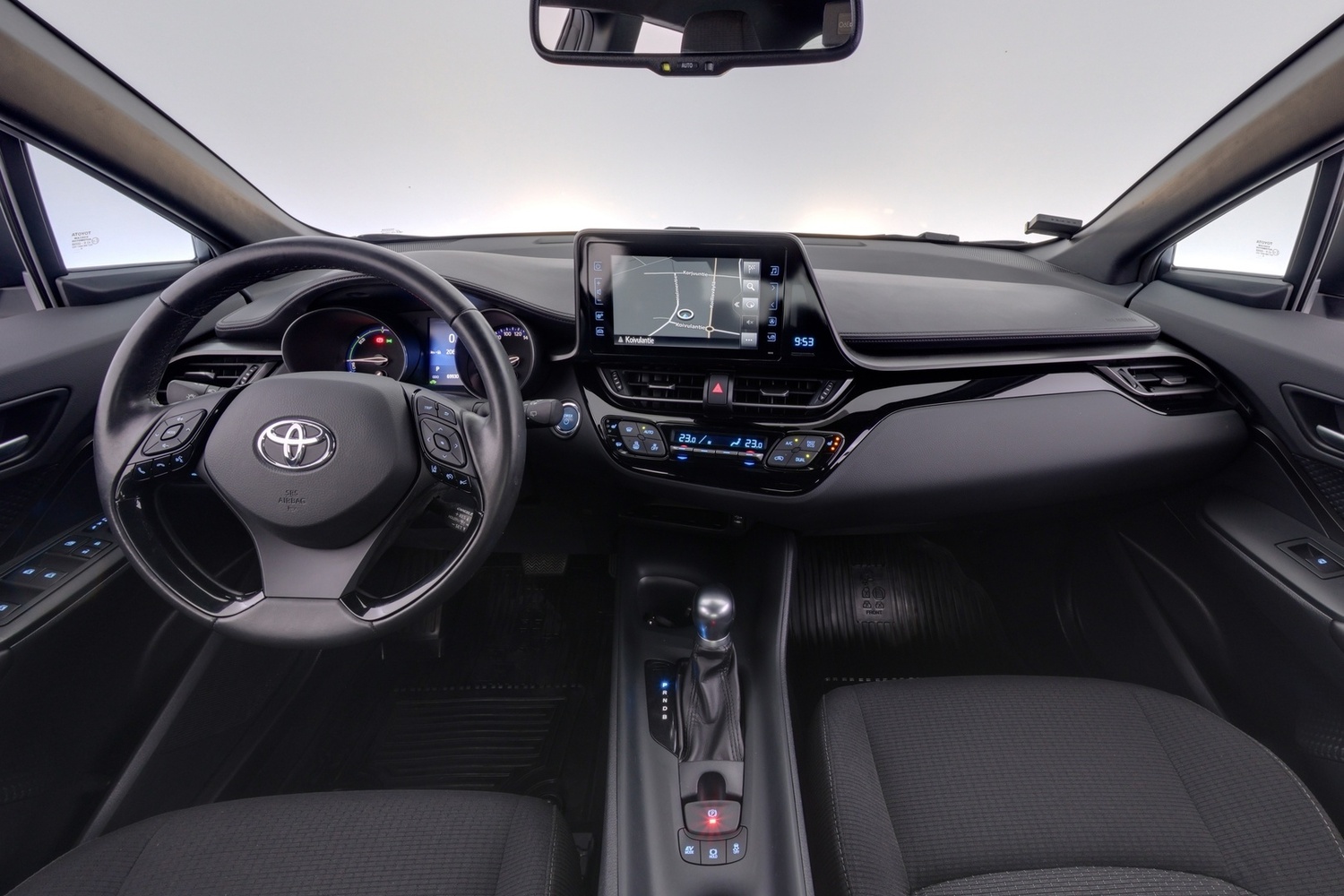 Toyota C-HR vaihtoauto