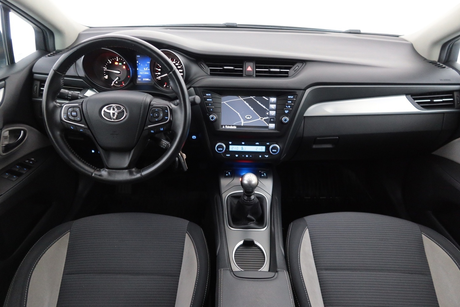 Toyota Avensis vaihtoauto