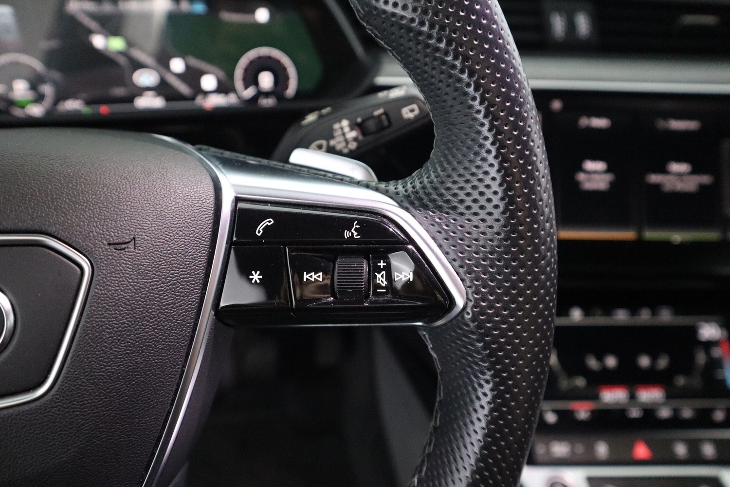 Audi e-tron vaihtoauto
