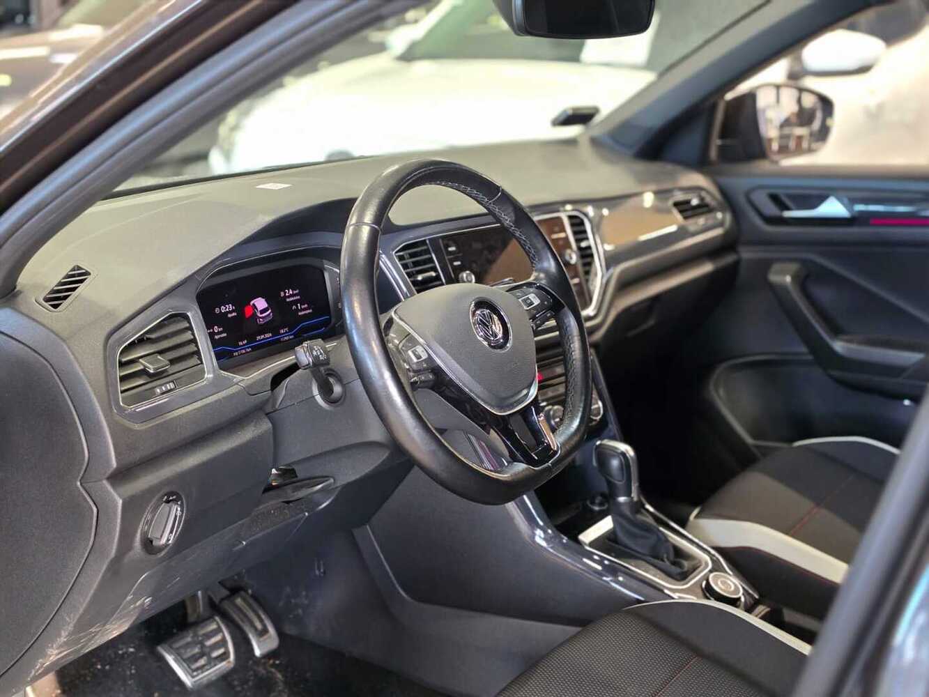 Volkswagen T-Roc vaihtoauto