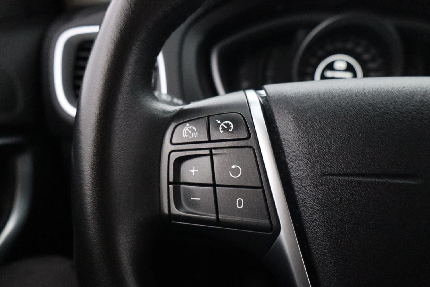 Volvo V40 Cross Country vaihtoauto
