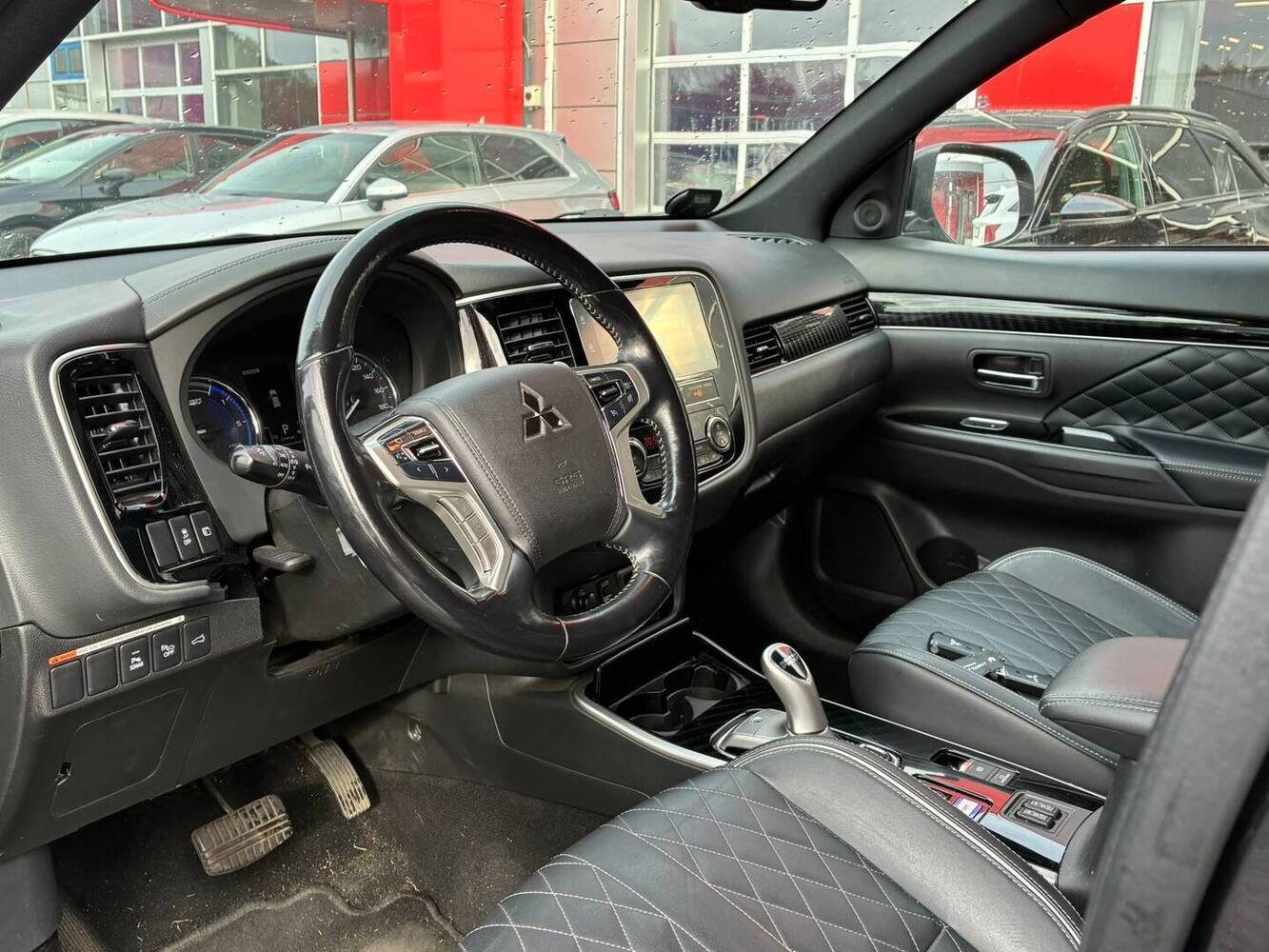 Mitsubishi Outlander PHEV vaihtoauto