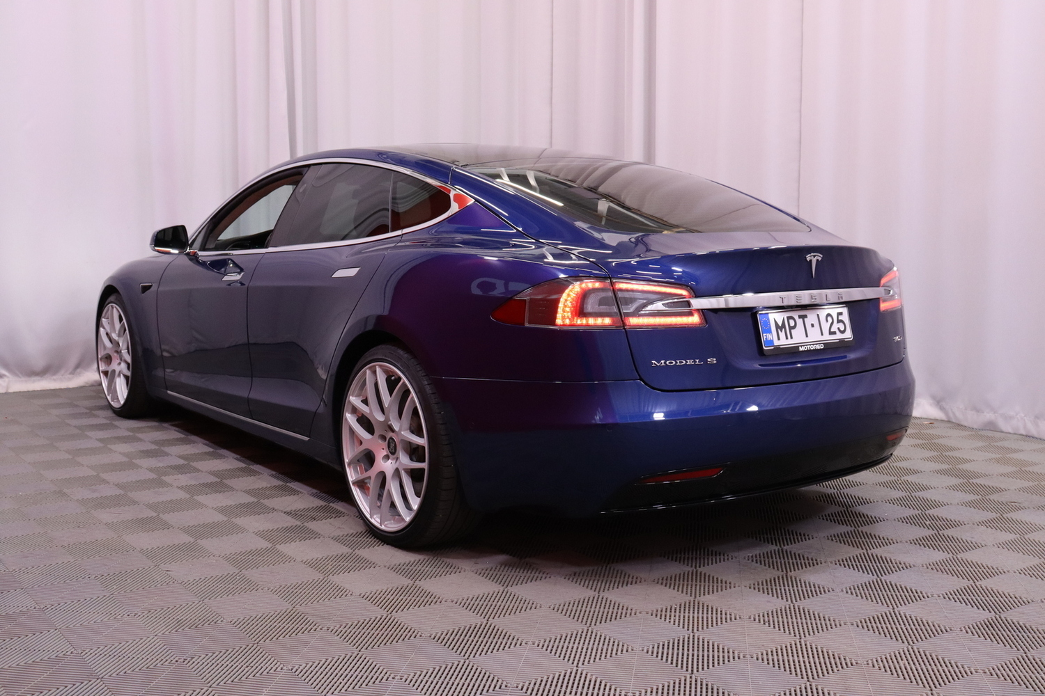 Tesla Model S vaihtoauto