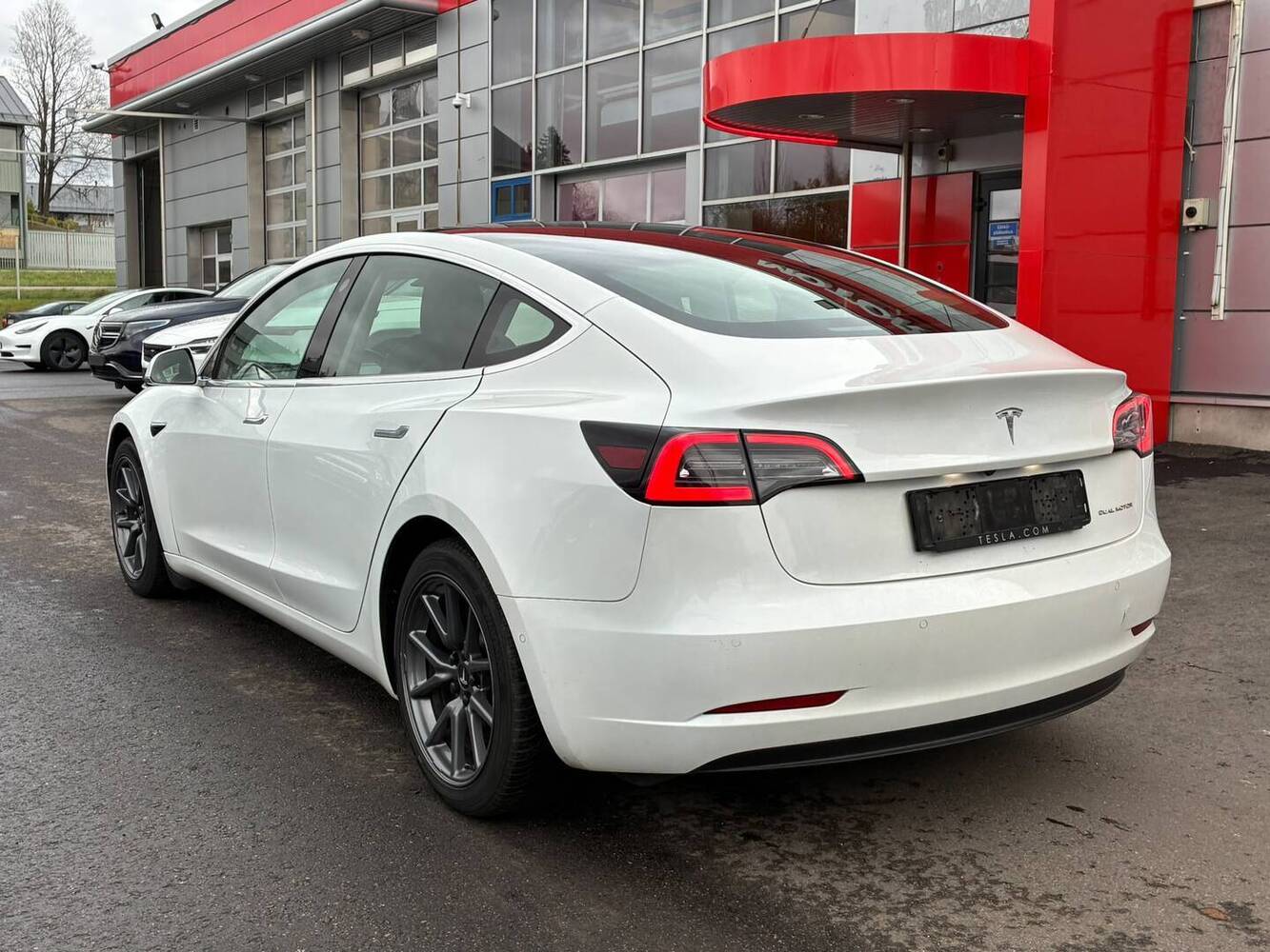 Tesla Model 3 vaihtoauto
