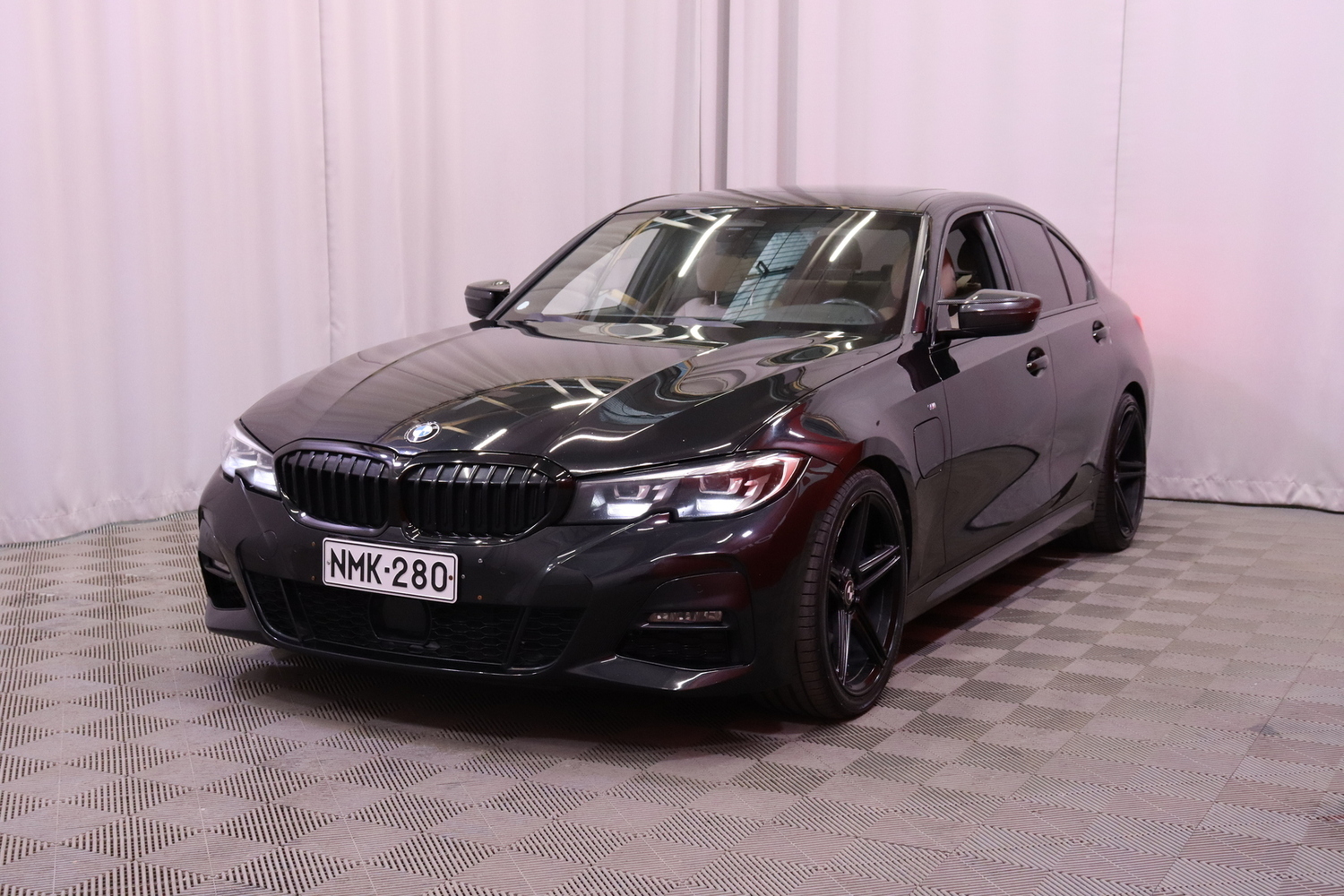 BMW 330 vaihtoauto