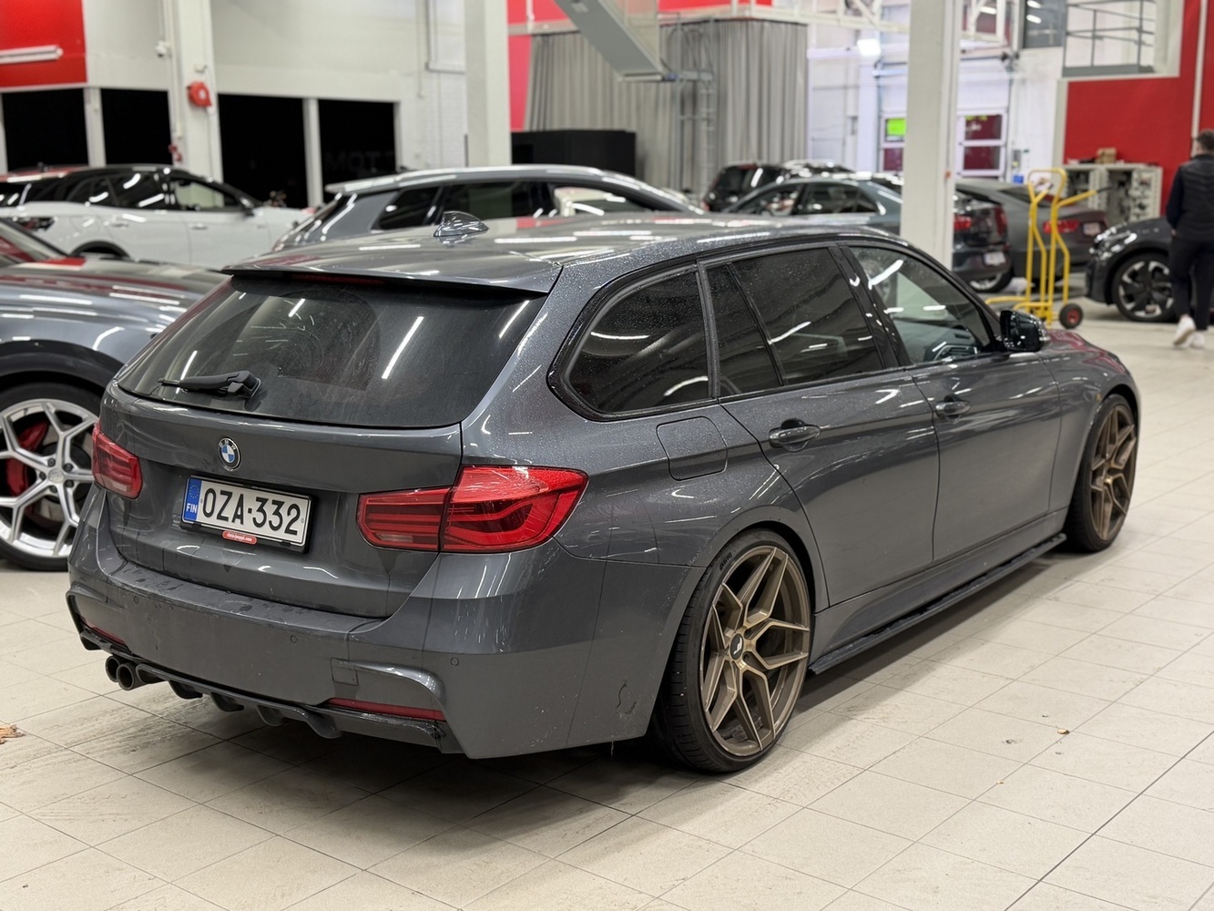 BMW 330 vaihtoauto