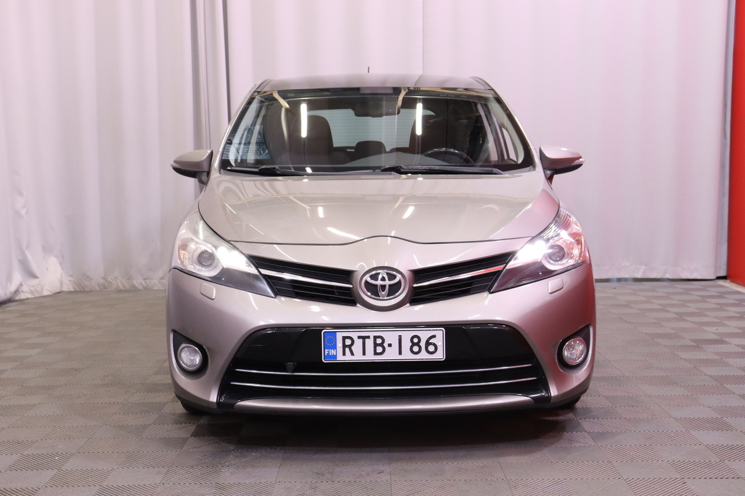Toyota Verso vaihtoauto