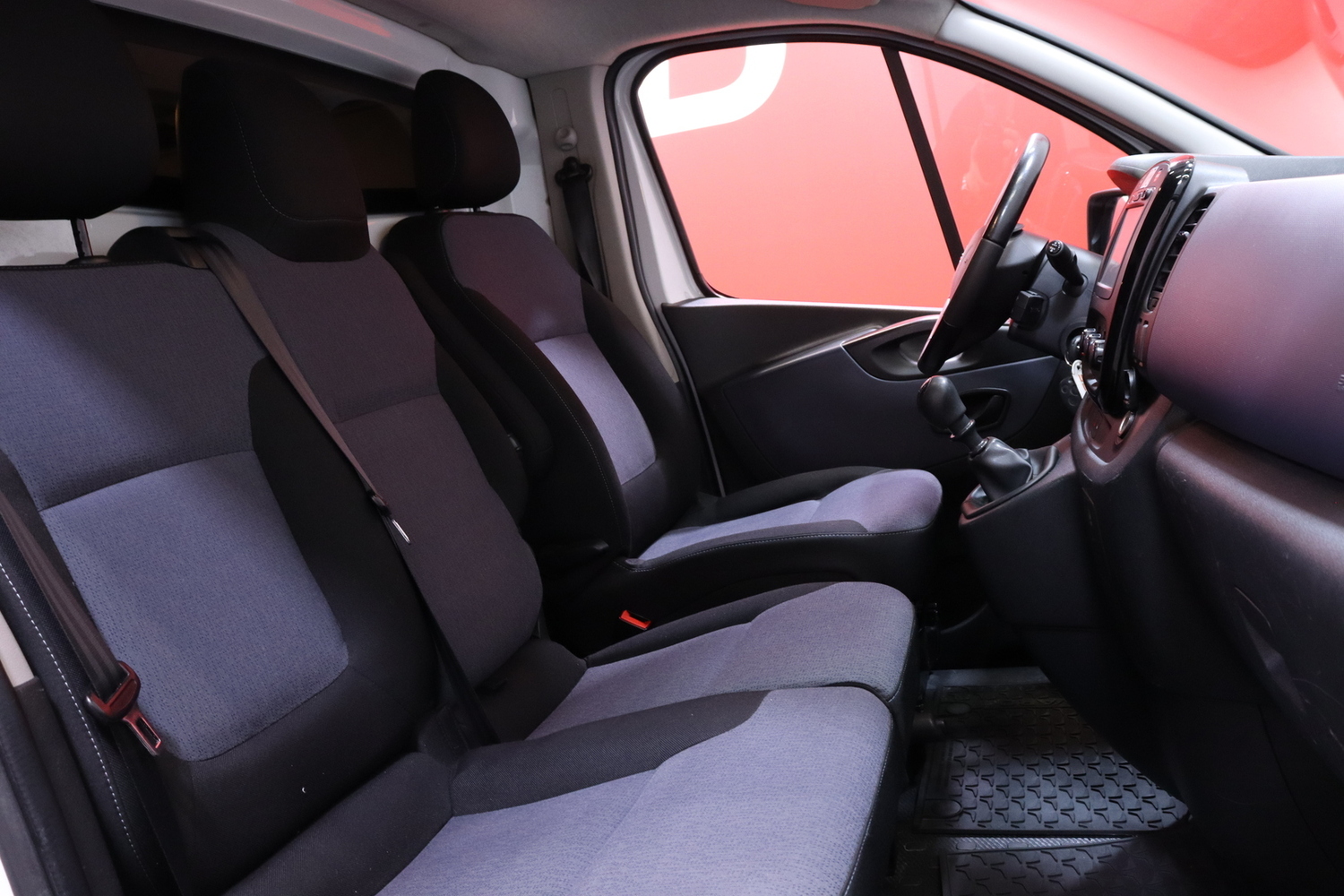 Opel Vivaro vaihtoauto