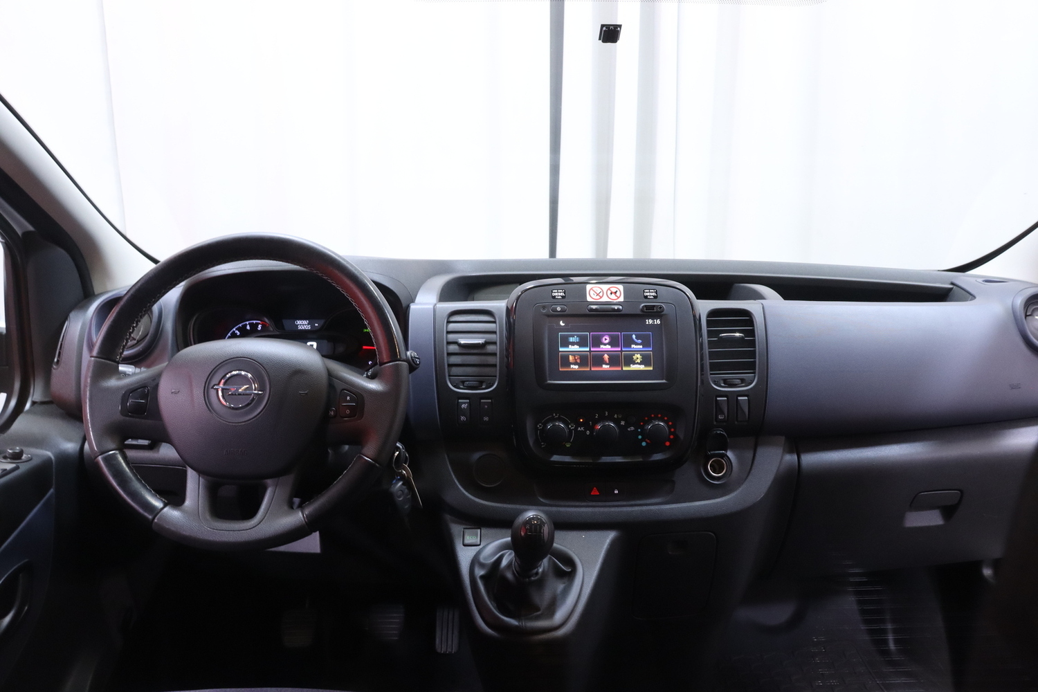 Opel Vivaro vaihtoauto