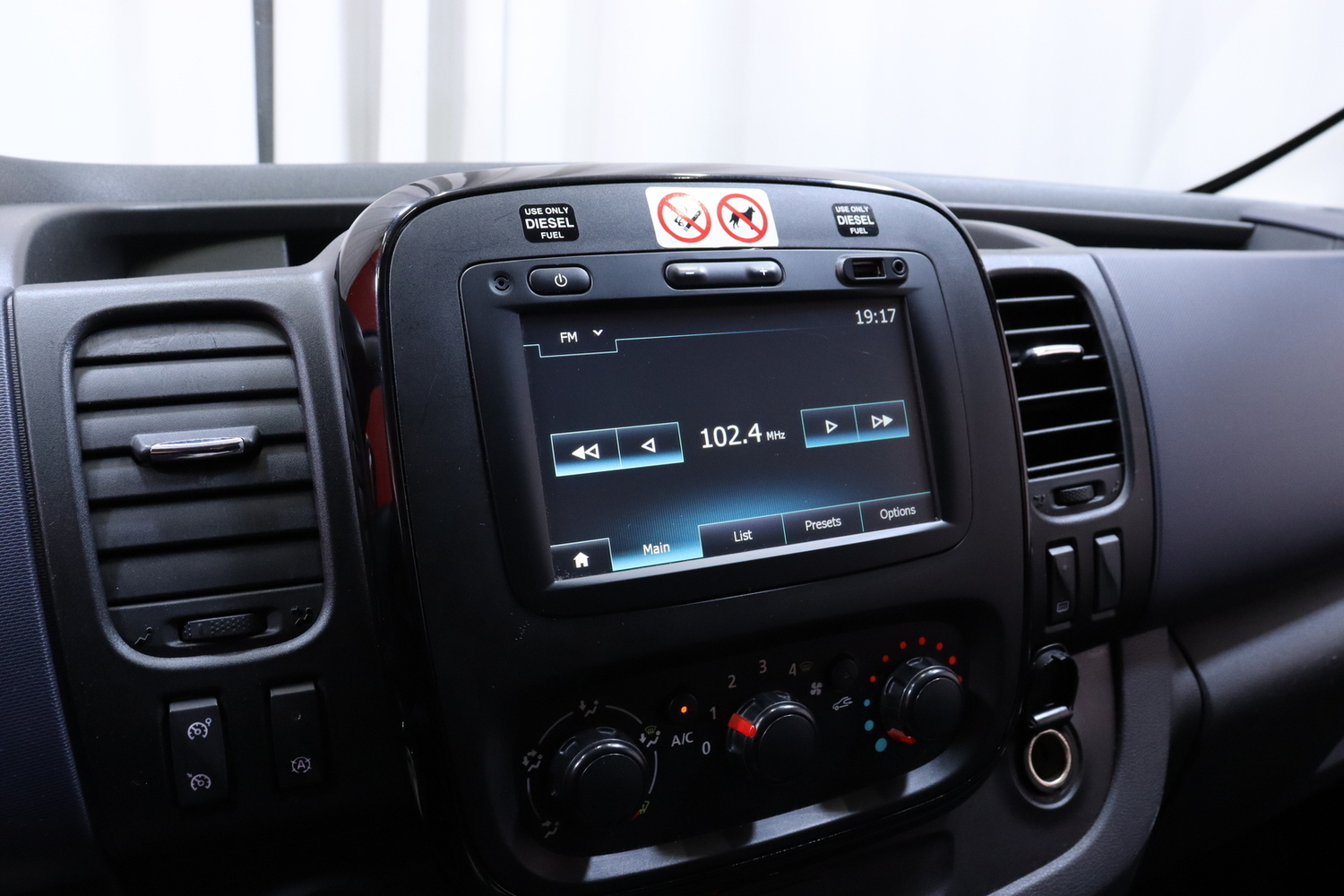 Opel Vivaro vaihtoauto