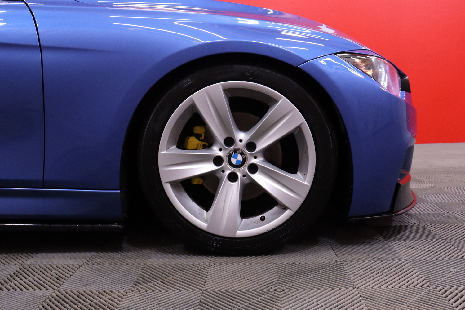 BMW 320 vaihtoauto