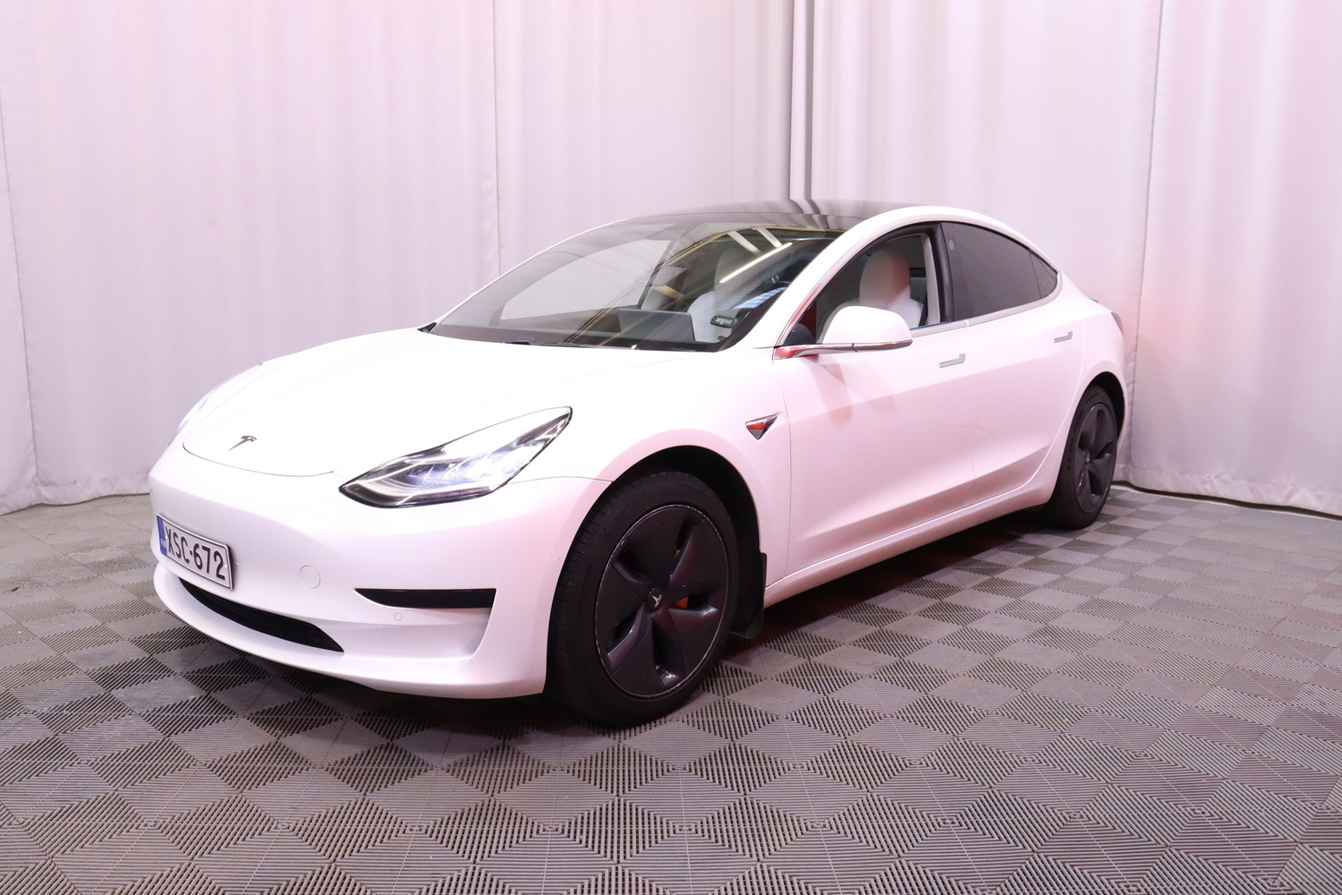 Tesla Model 3 vaihtoauto