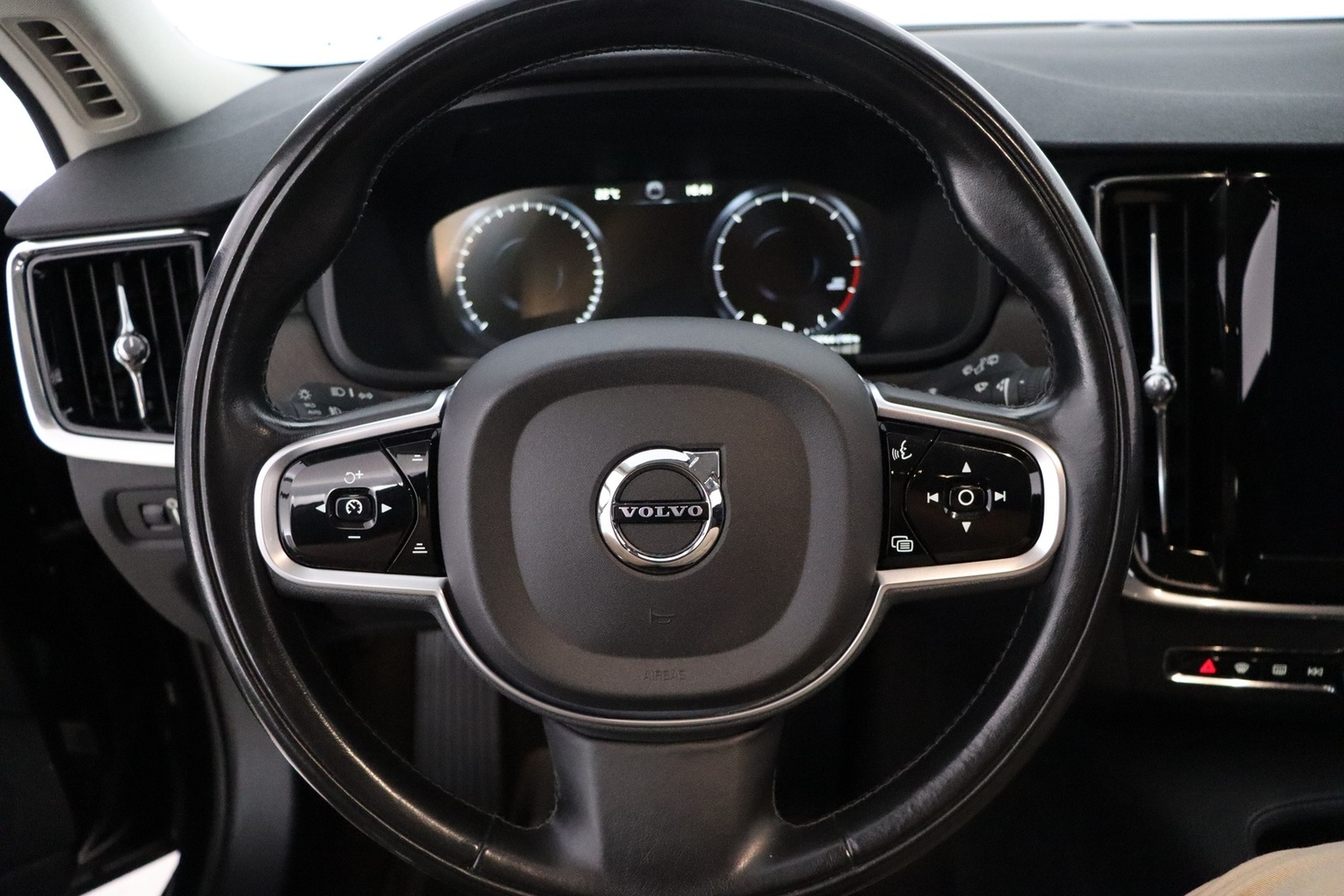 Volvo V90 Cross Country vaihtoauto