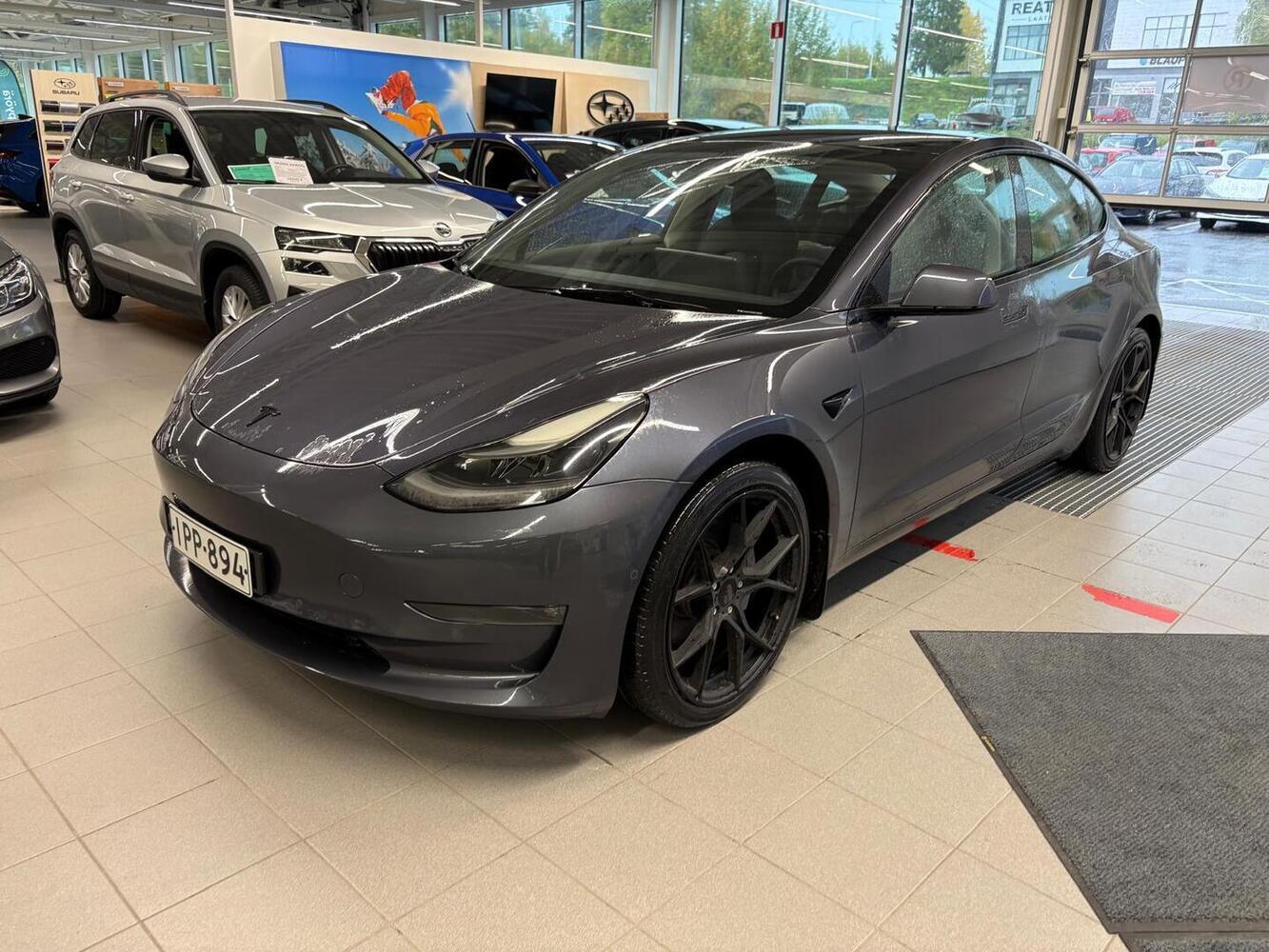 Tesla Model 3 vaihtoauto