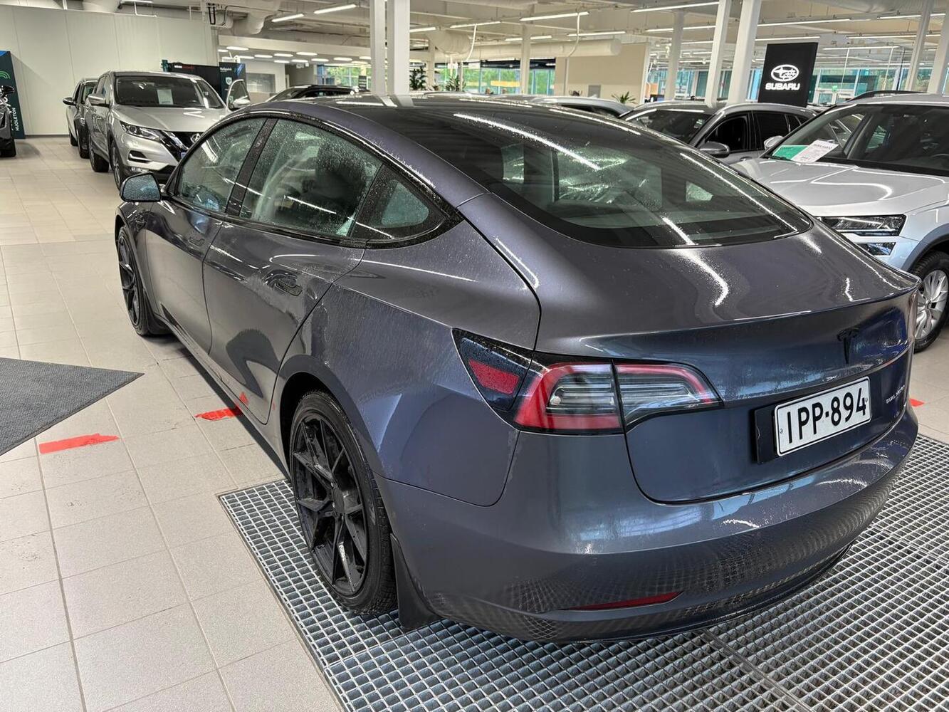 Tesla Model 3 vaihtoauto
