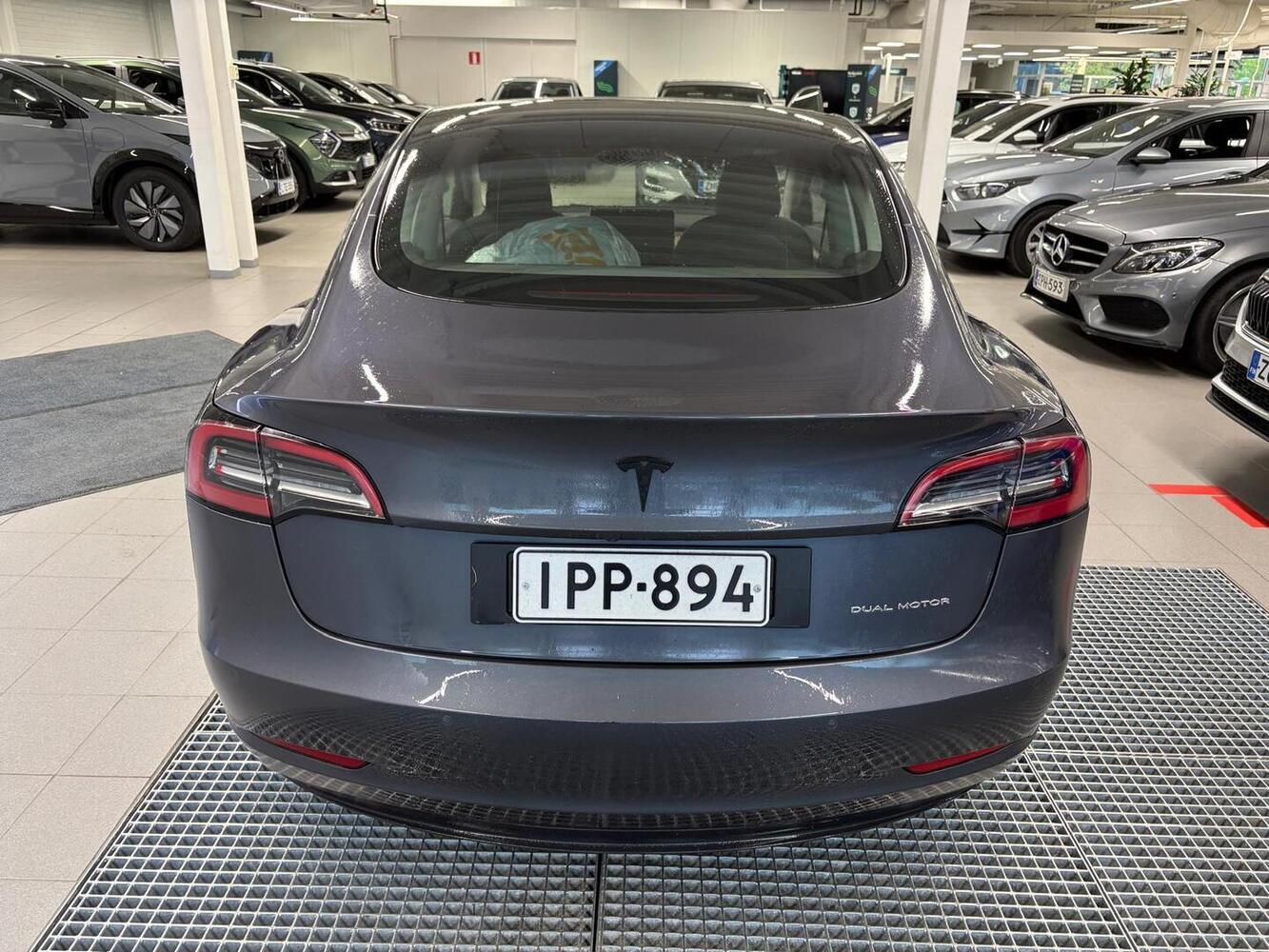 Tesla Model 3 vaihtoauto