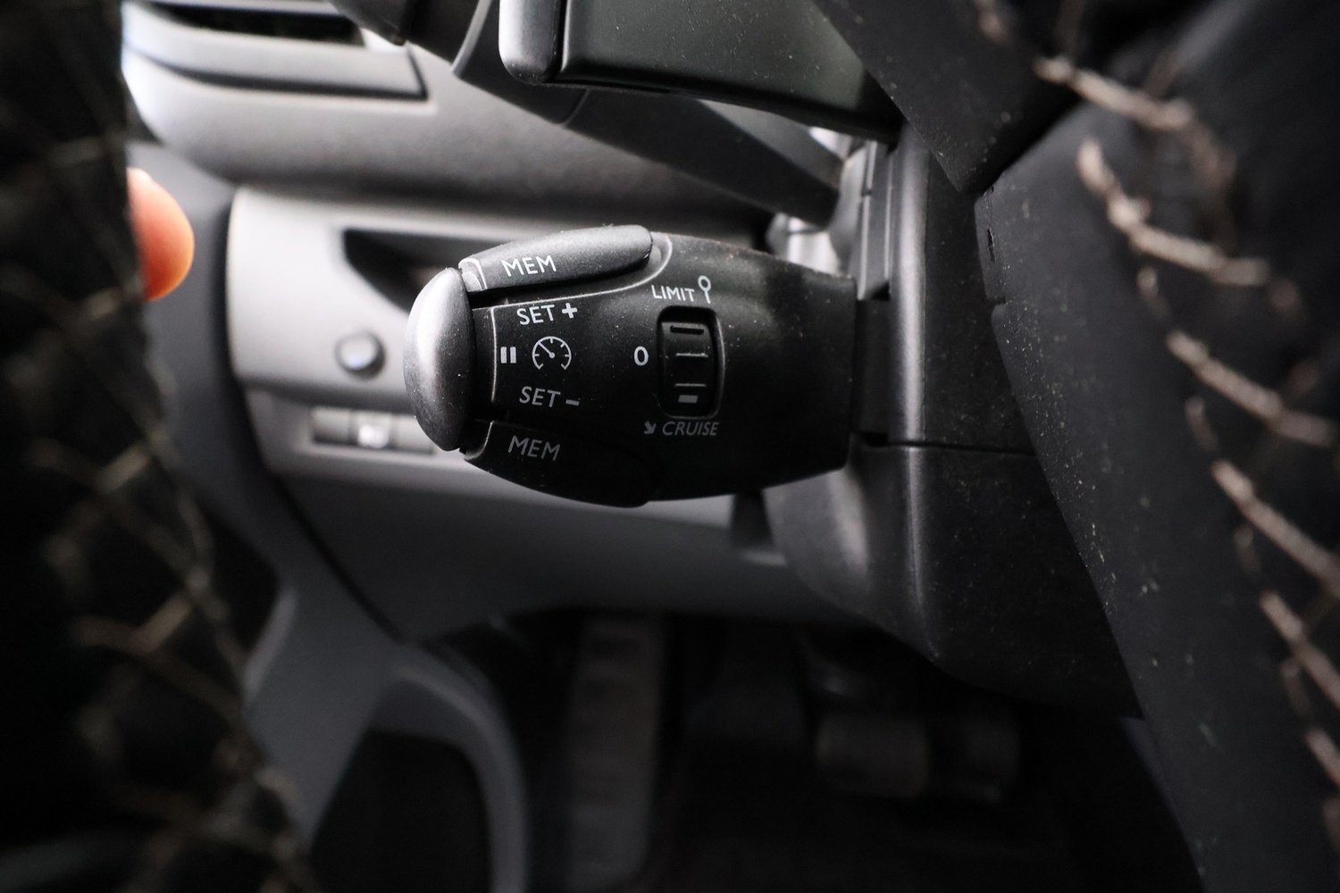 Opel Vivaro vaihtoauto