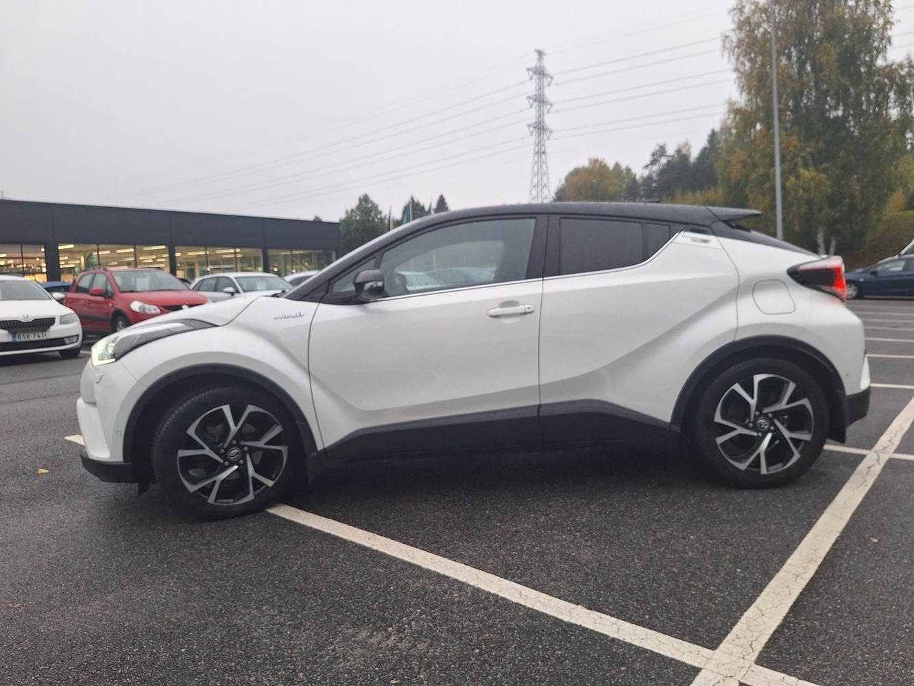 Toyota C-HR vaihtoauto