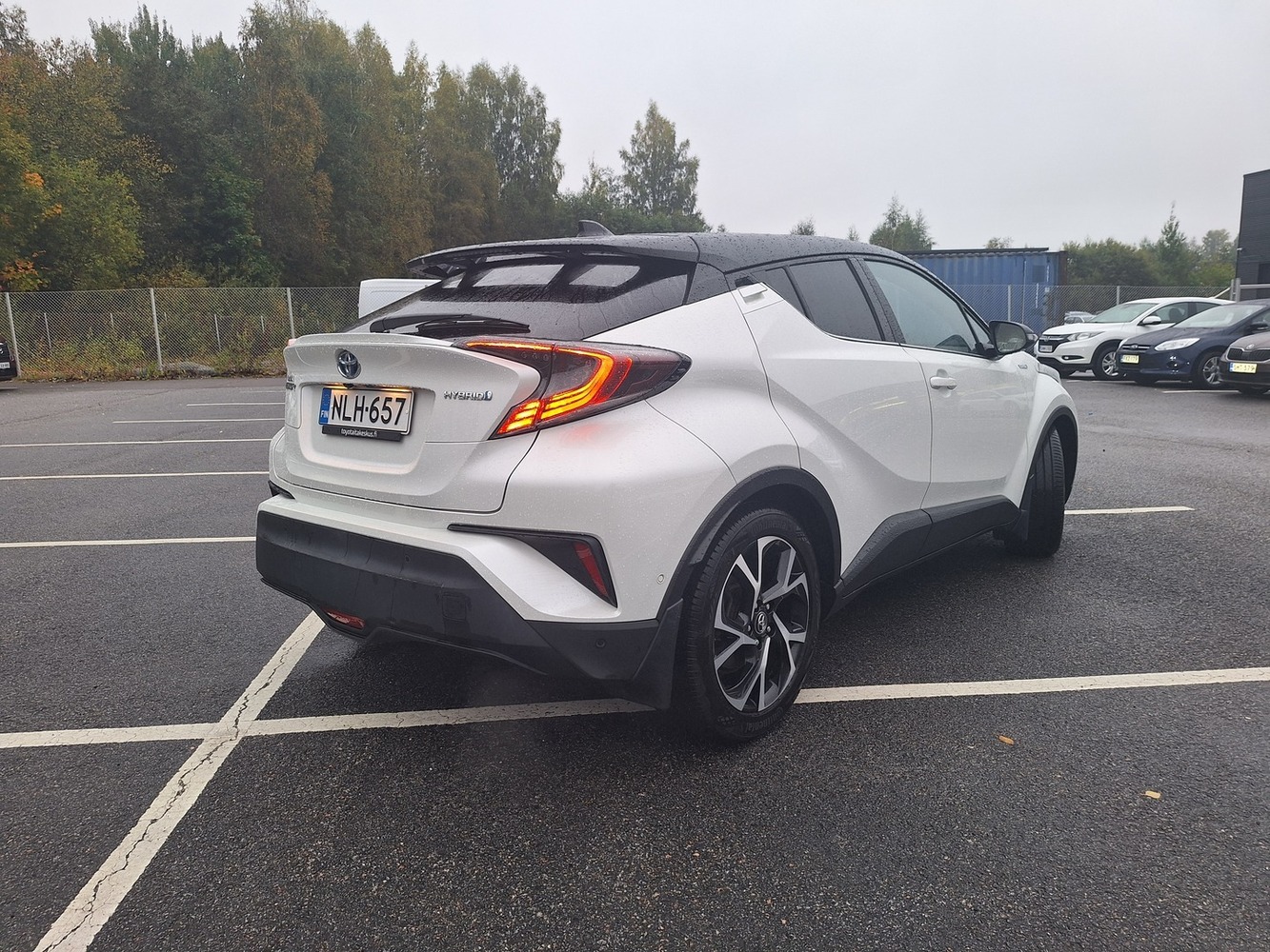 Toyota C-HR vaihtoauto