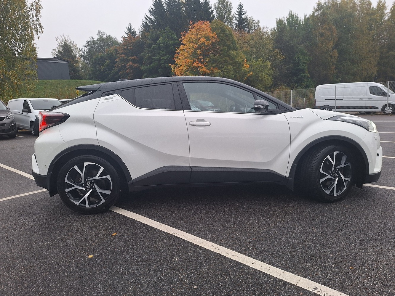 Toyota C-HR vaihtoauto