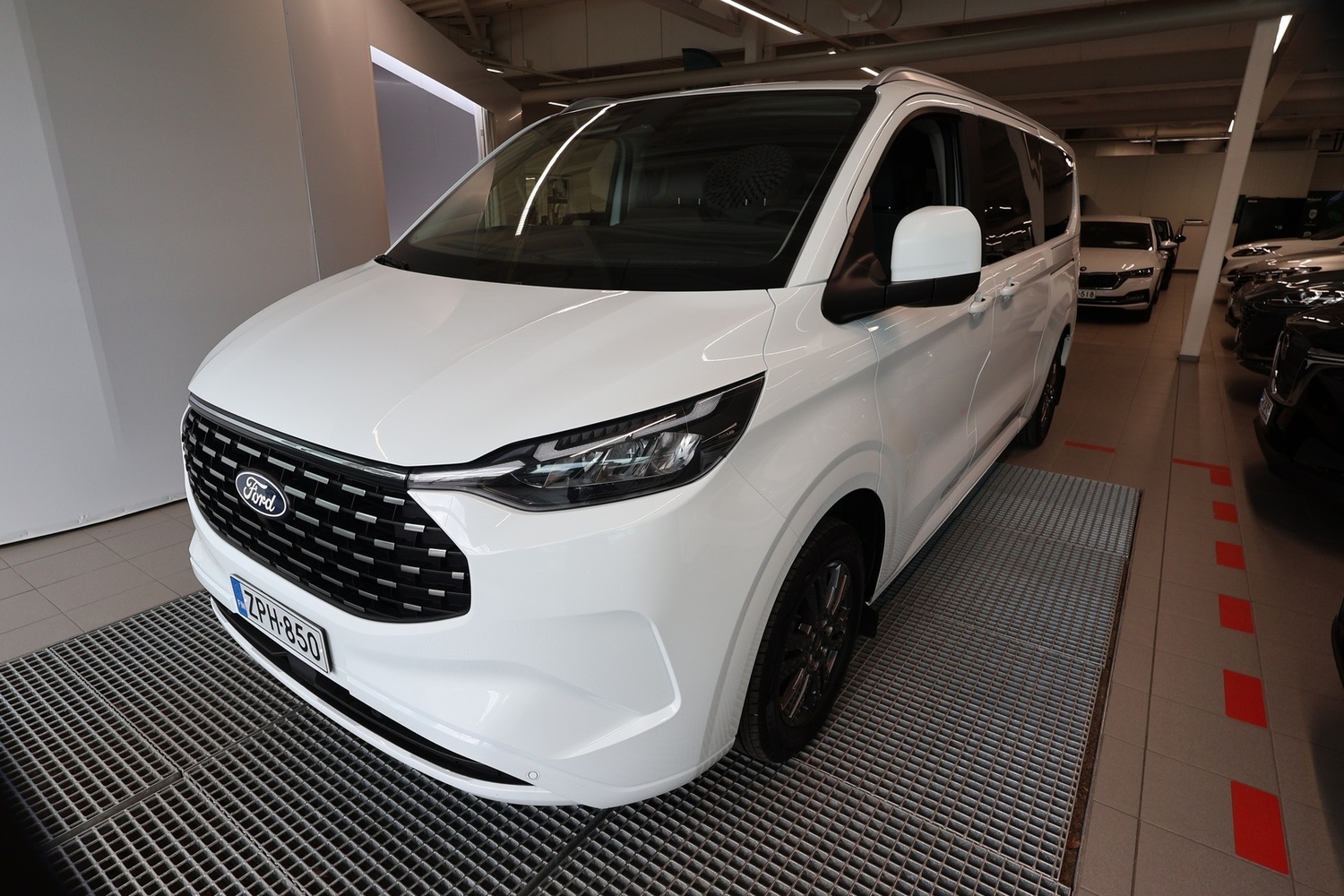 Ford Tourneo Custom vaihtoauto