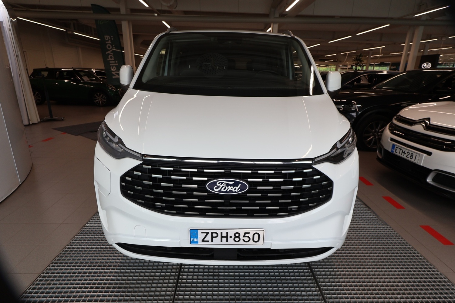 Ford Tourneo Custom vaihtoauto