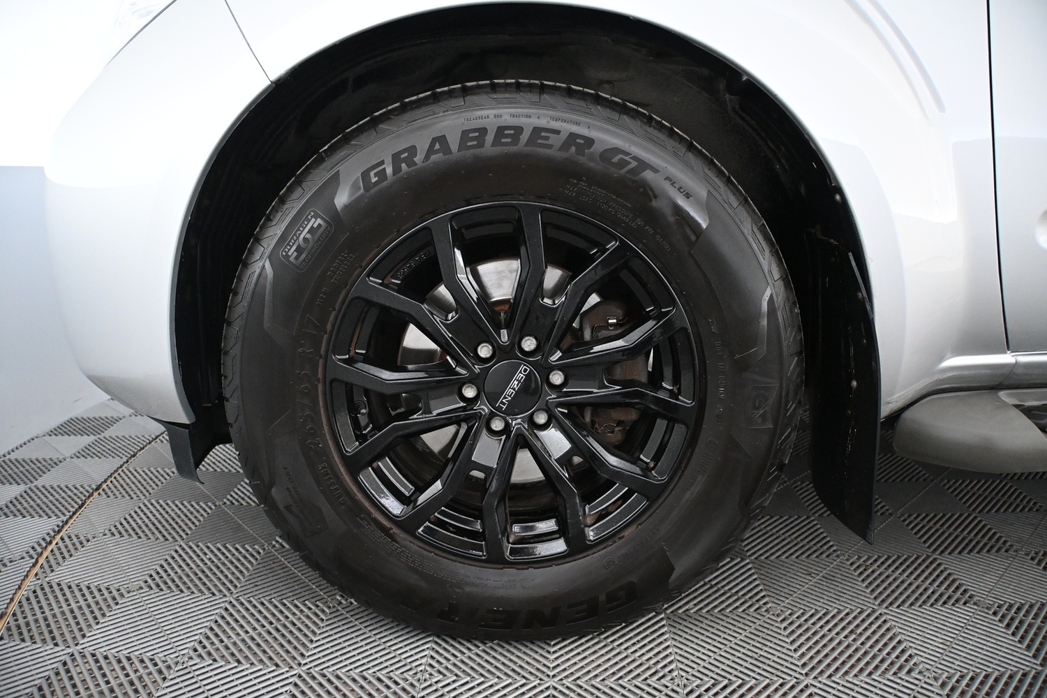 Nissan Pathfinder vaihtoauto