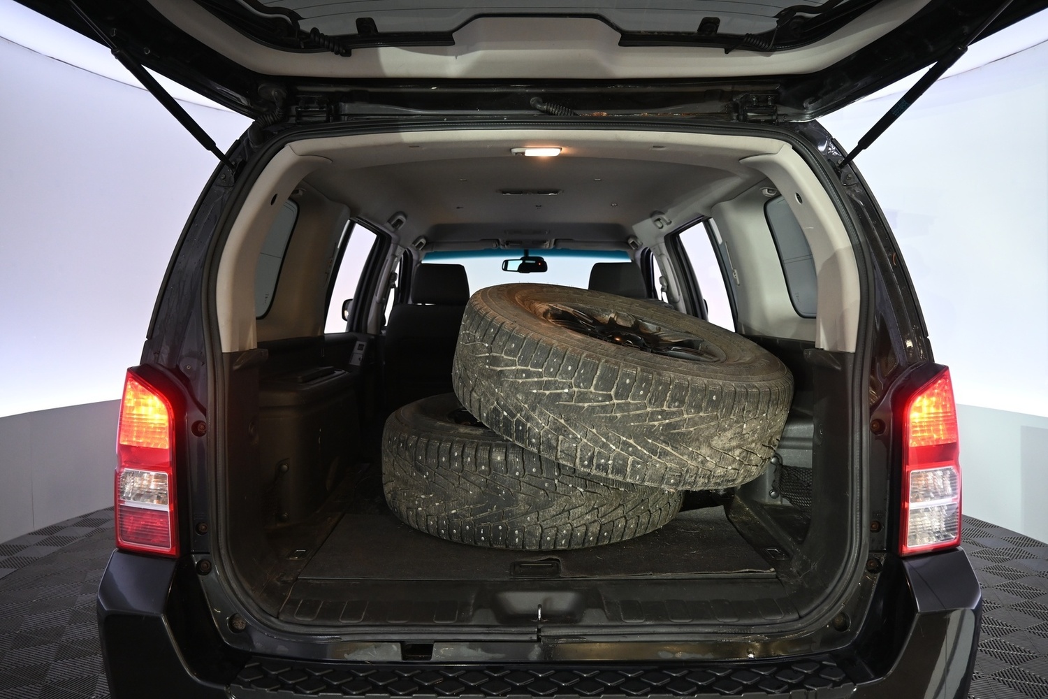 Nissan Pathfinder vaihtoauto