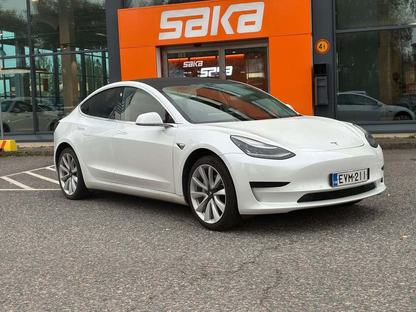 Tesla Model 3 vaihtoauto