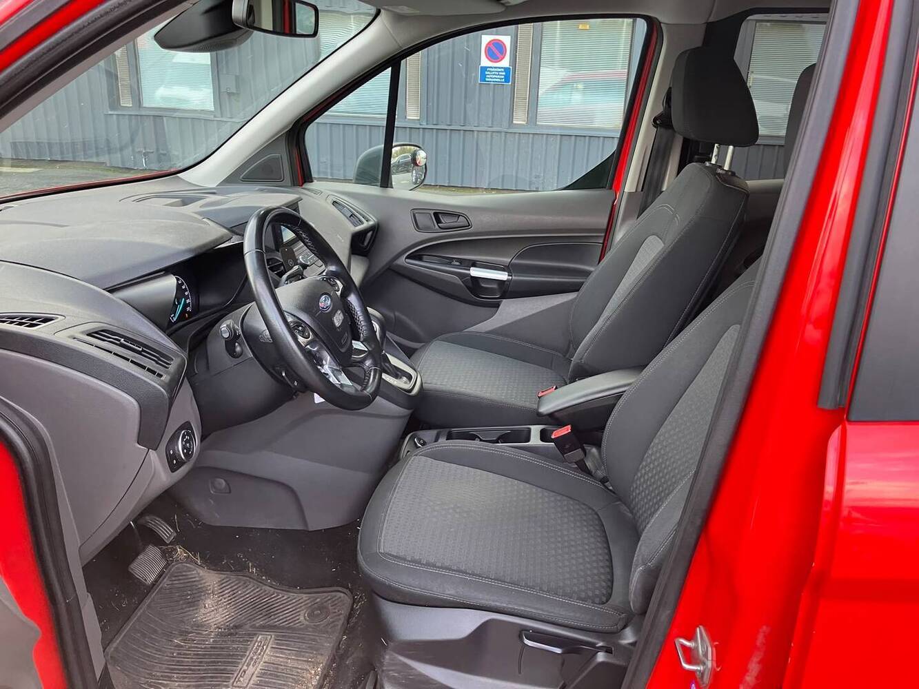 Ford Grand Tourneo Connect vaihtoauto