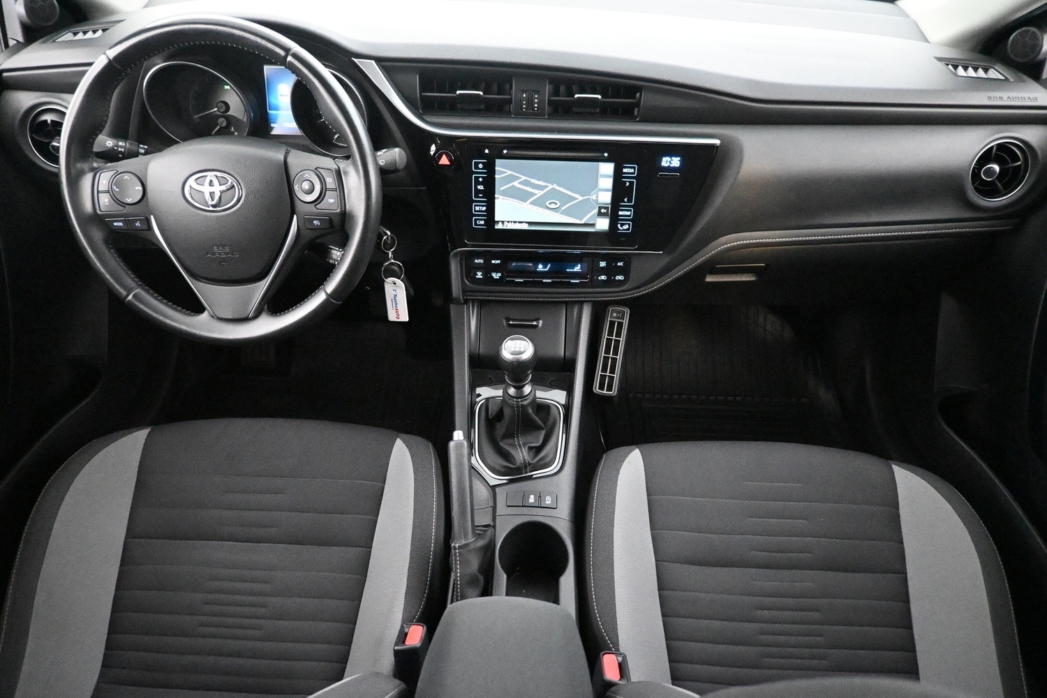 Toyota Auris vaihtoauto