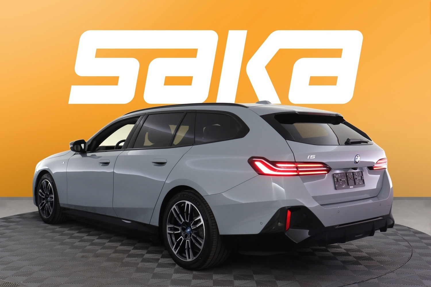 BMW i5 M60 vaihtoauto