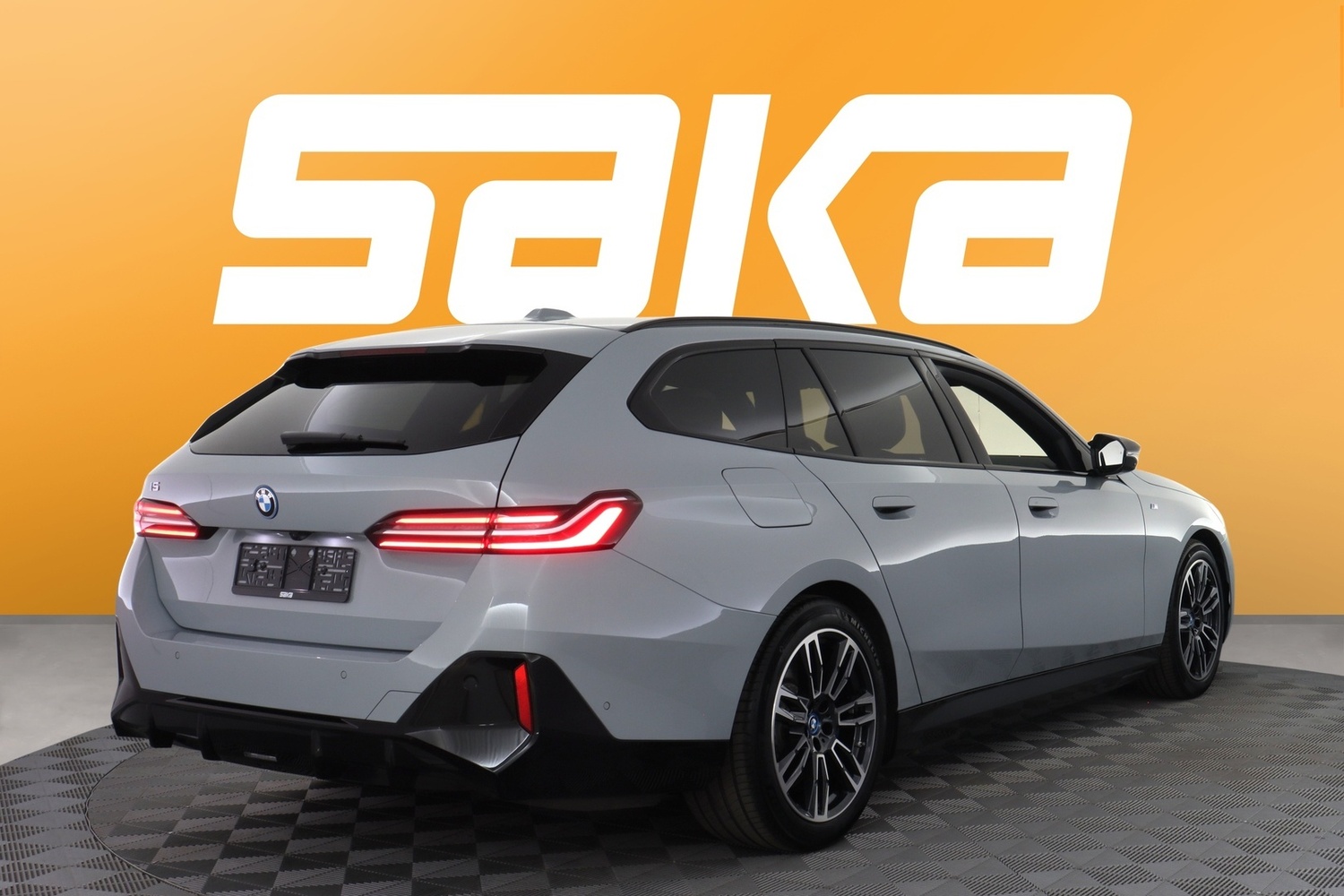BMW i5 M60 vaihtoauto