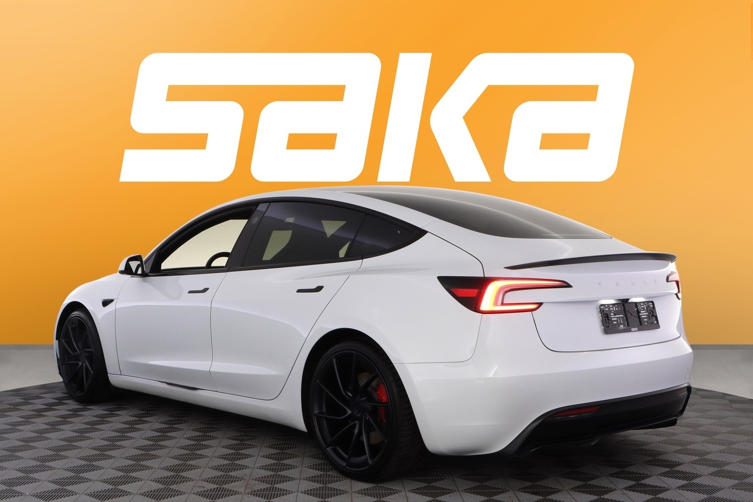 Tesla Model 3 vaihtoauto