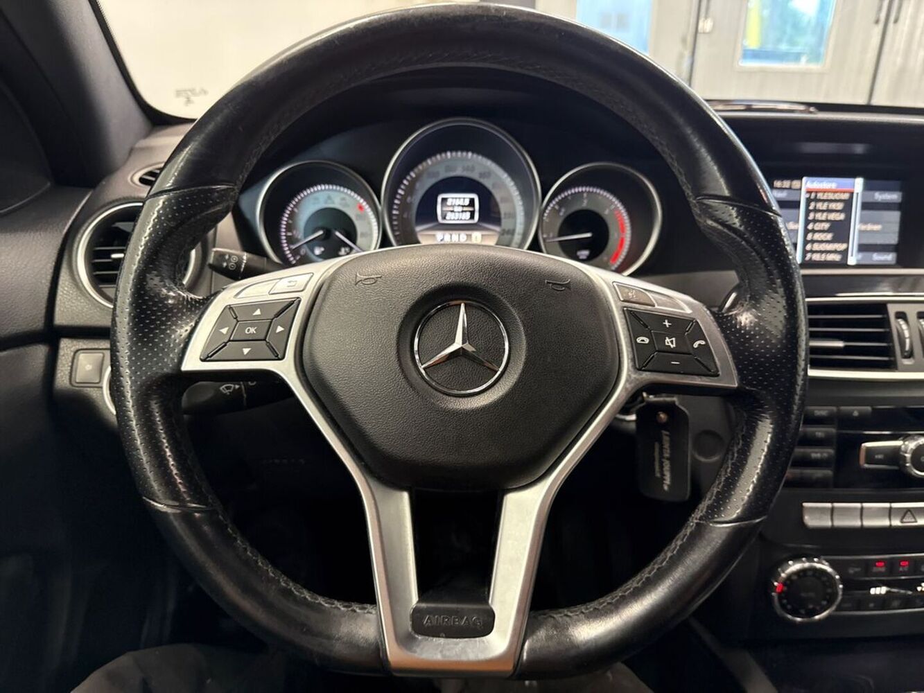 Mercedes-Benz C vaihtoauto
