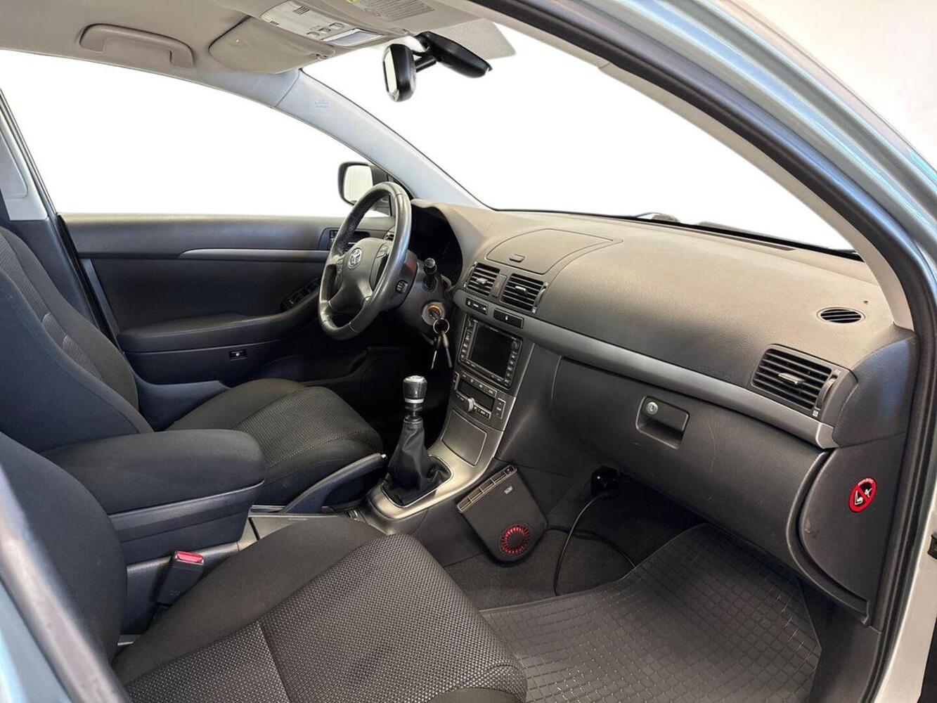 Toyota Avensis vaihtoauto