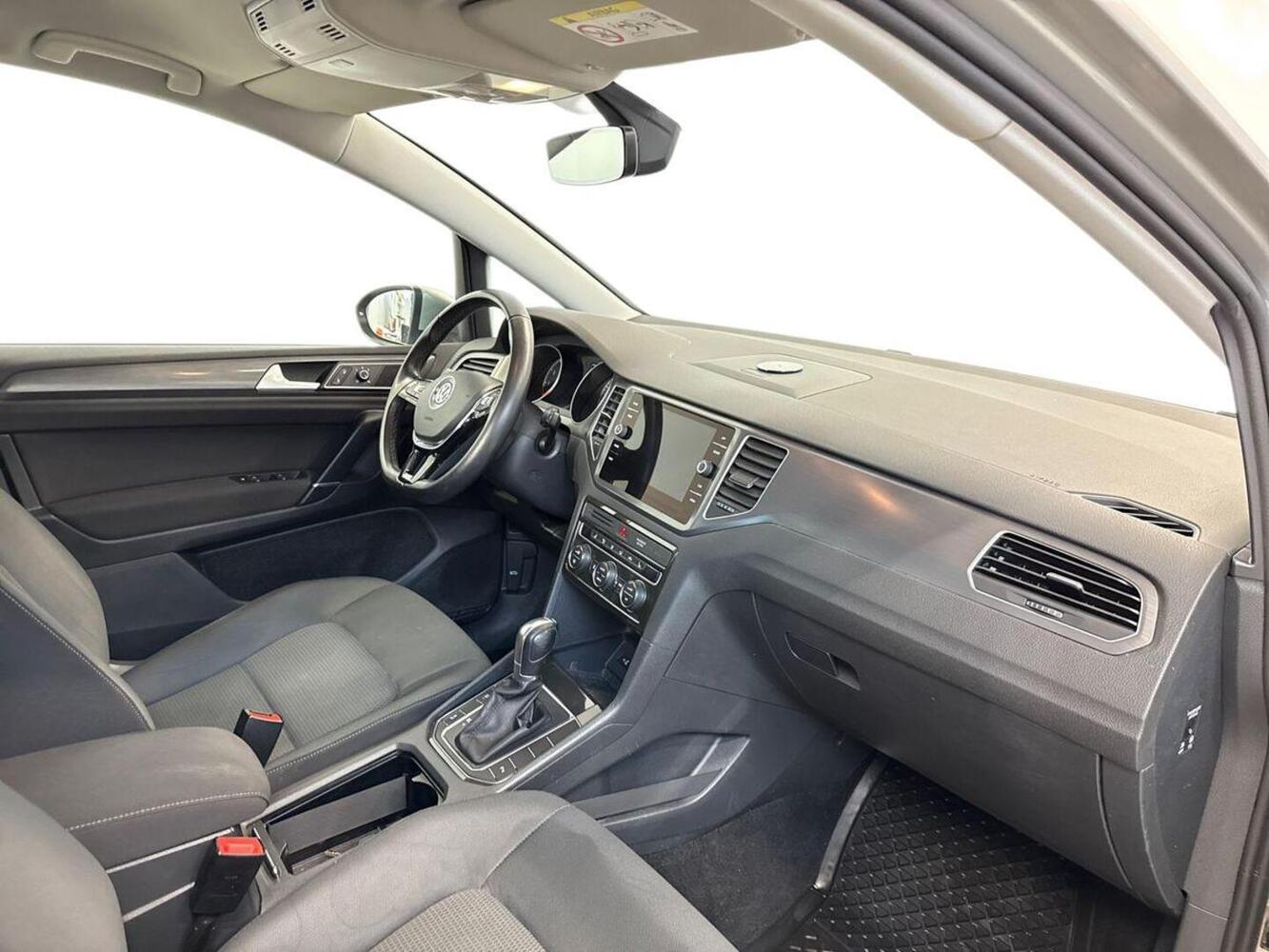 Volkswagen Golf Sportsvan vaihtoauto