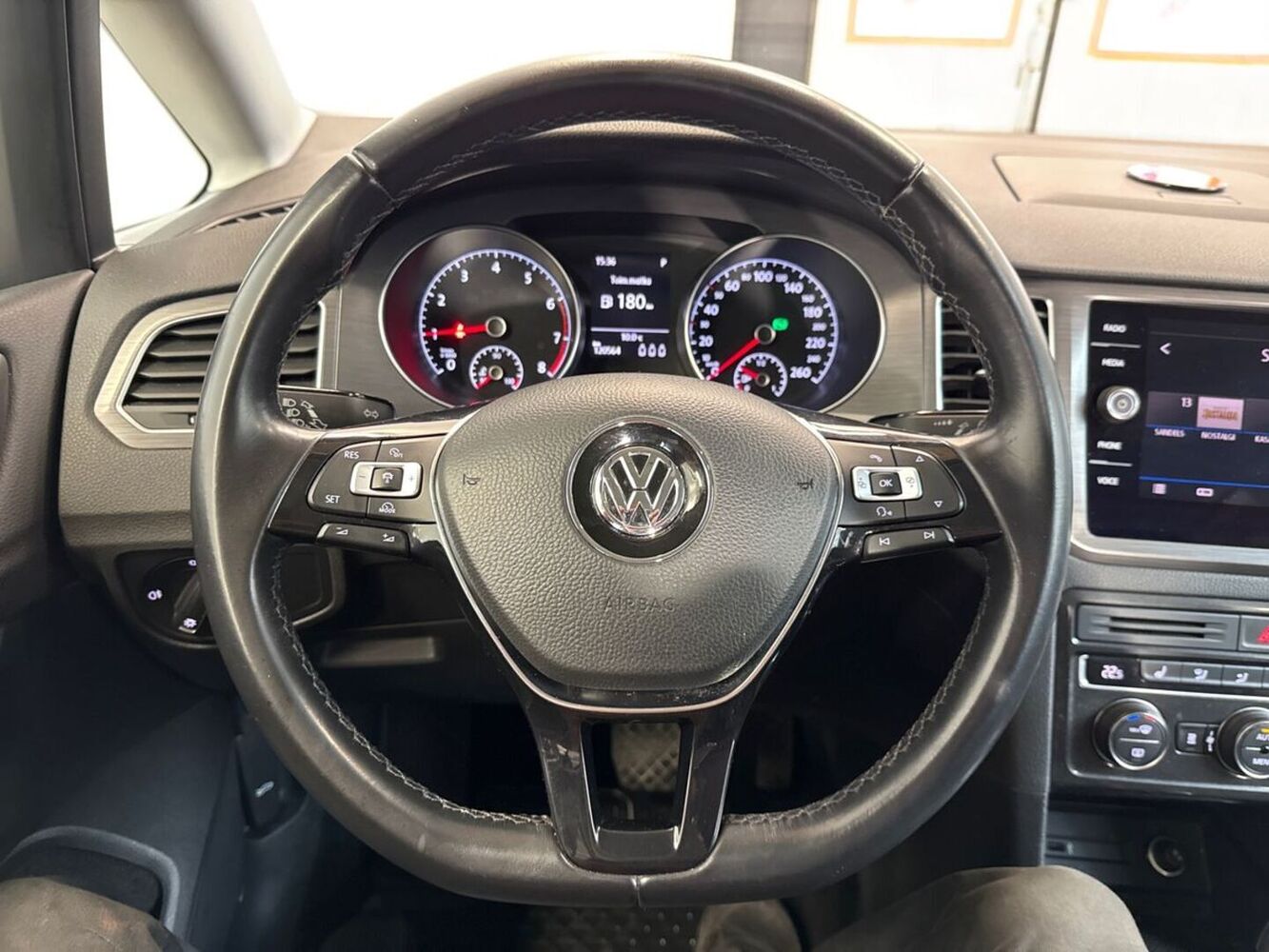 Volkswagen Golf Sportsvan vaihtoauto