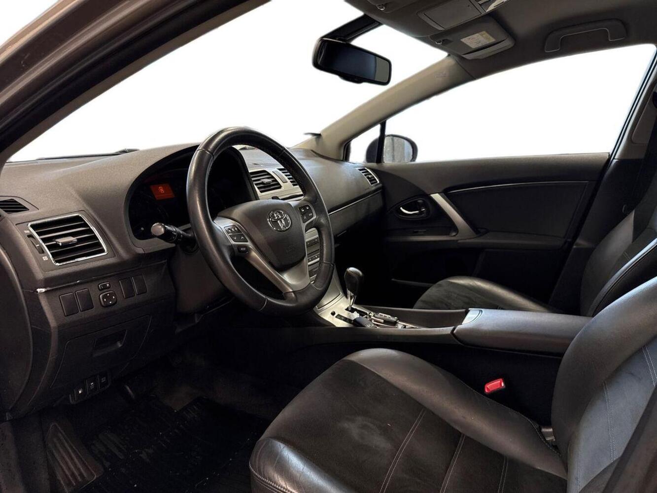 Toyota Avensis vaihtoauto