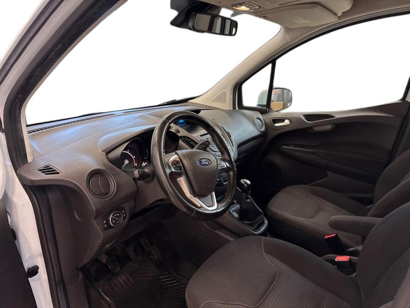 Ford Transit Courier vaihtoauto