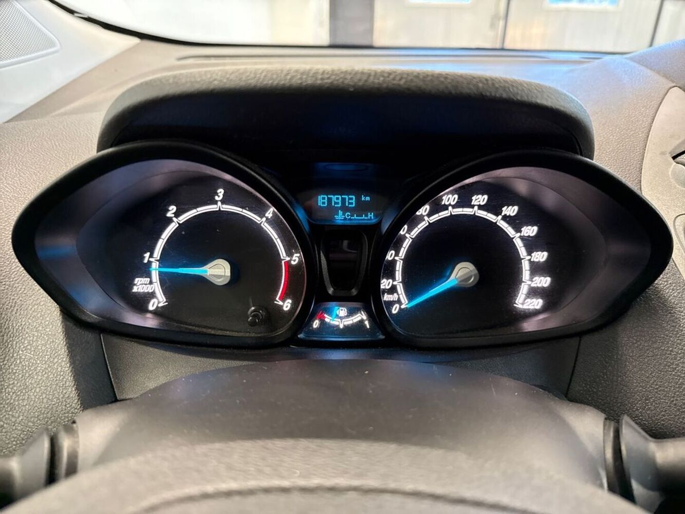 Ford Transit Courier vaihtoauto
