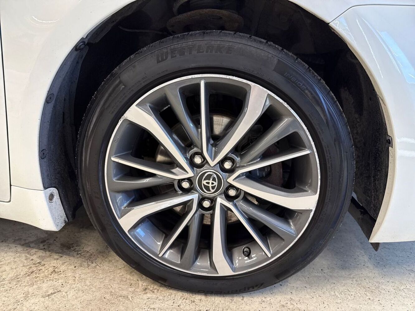 Toyota Avensis vaihtoauto