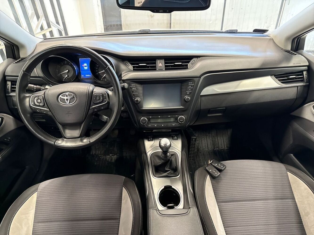 Toyota Avensis vaihtoauto