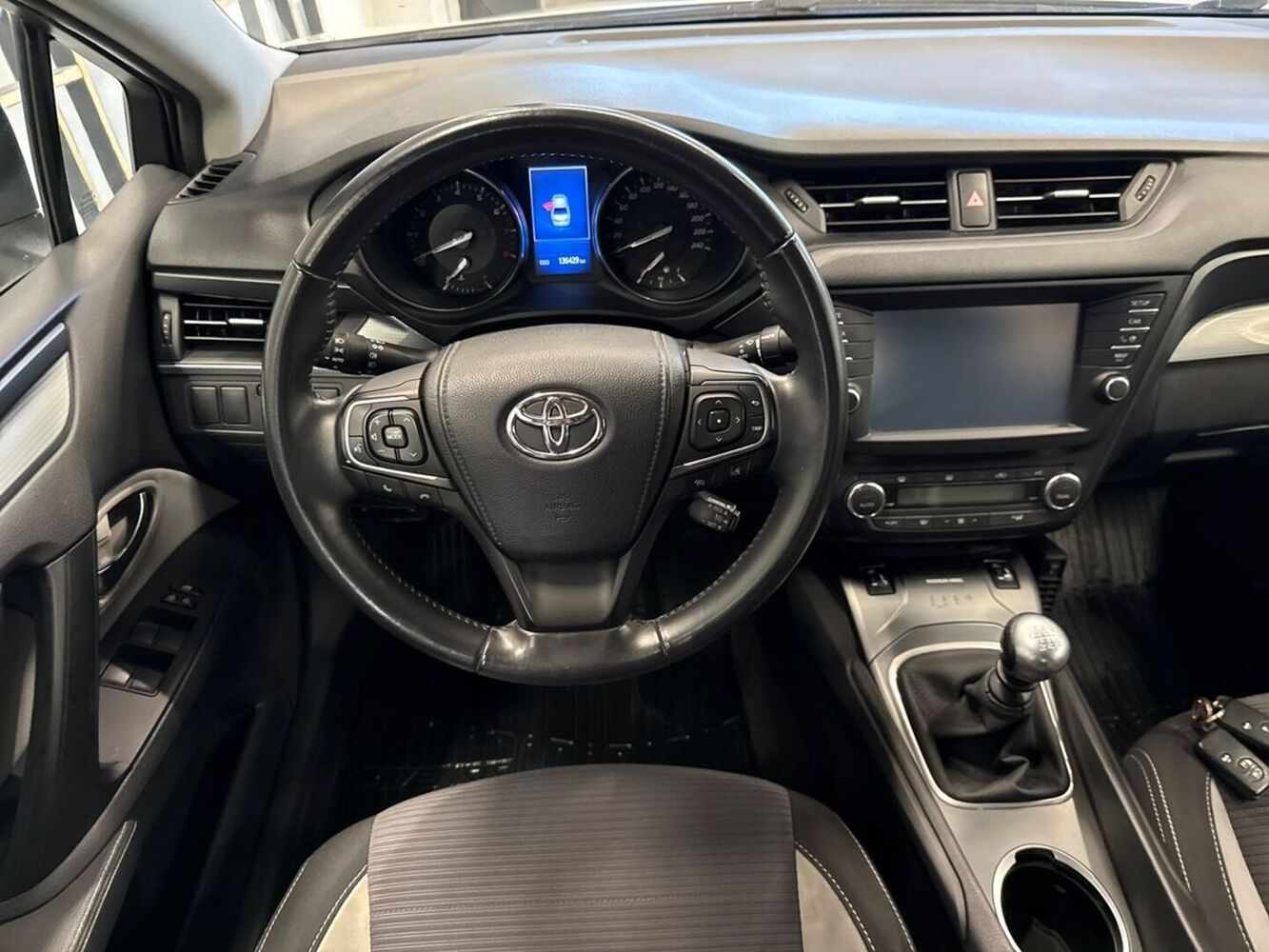 Toyota Avensis vaihtoauto