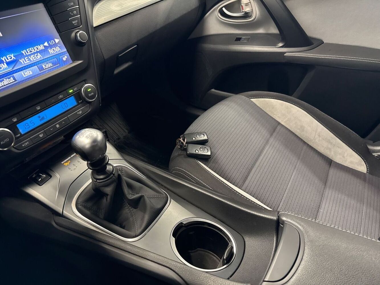 Toyota Avensis vaihtoauto