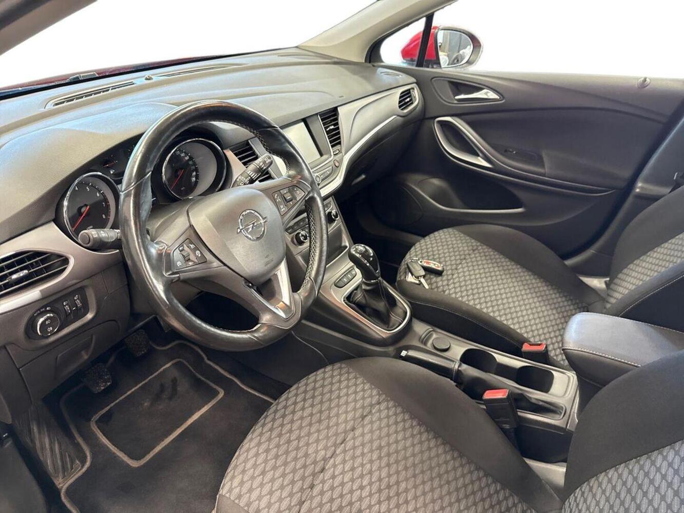Opel Astra vaihtoauto