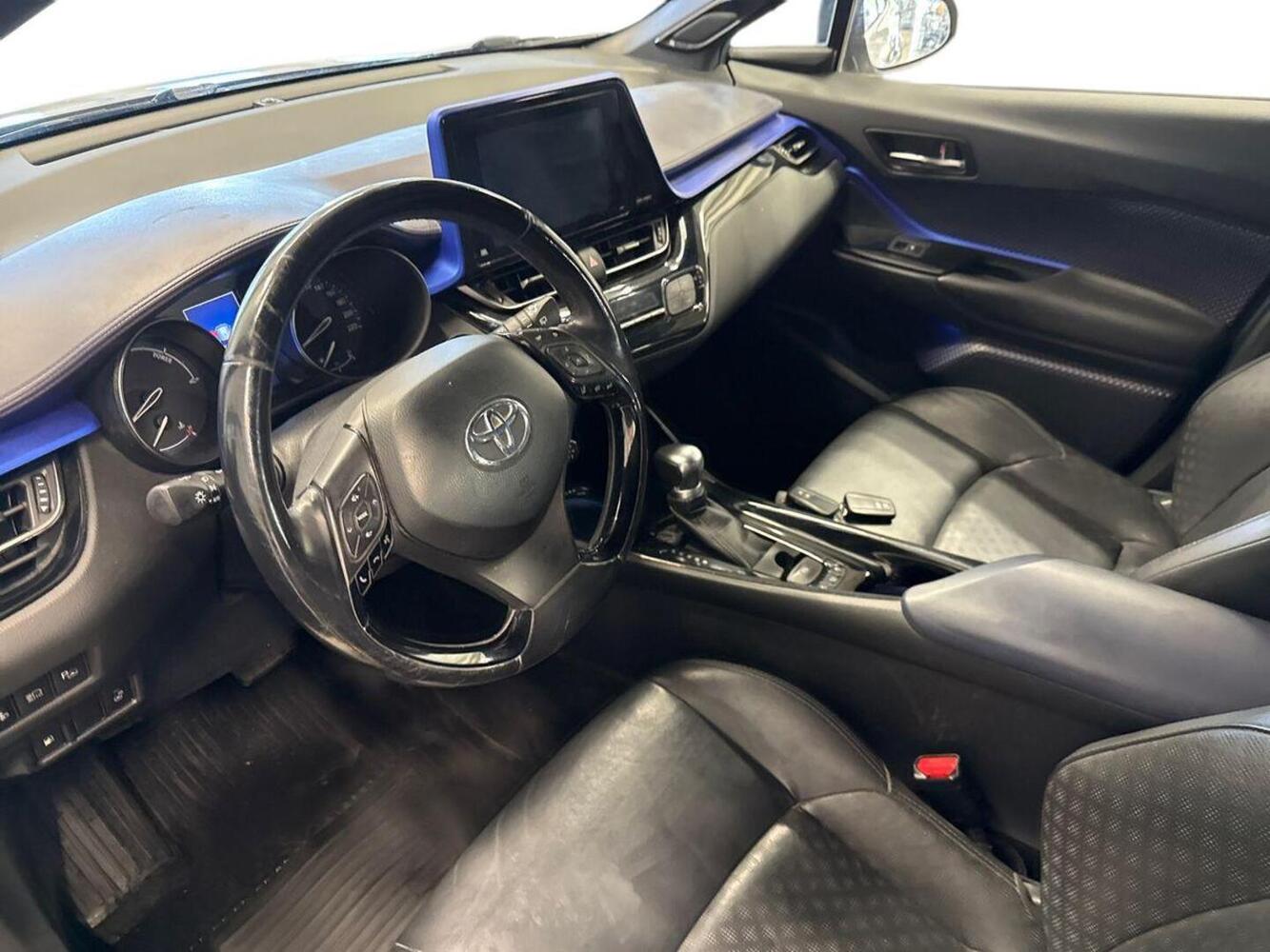 Toyota C-HR vaihtoauto