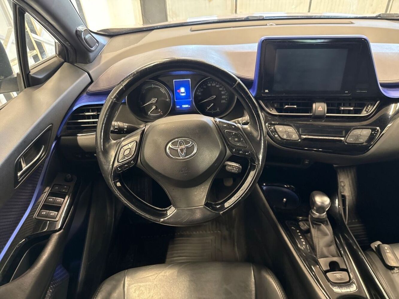 Toyota C-HR vaihtoauto